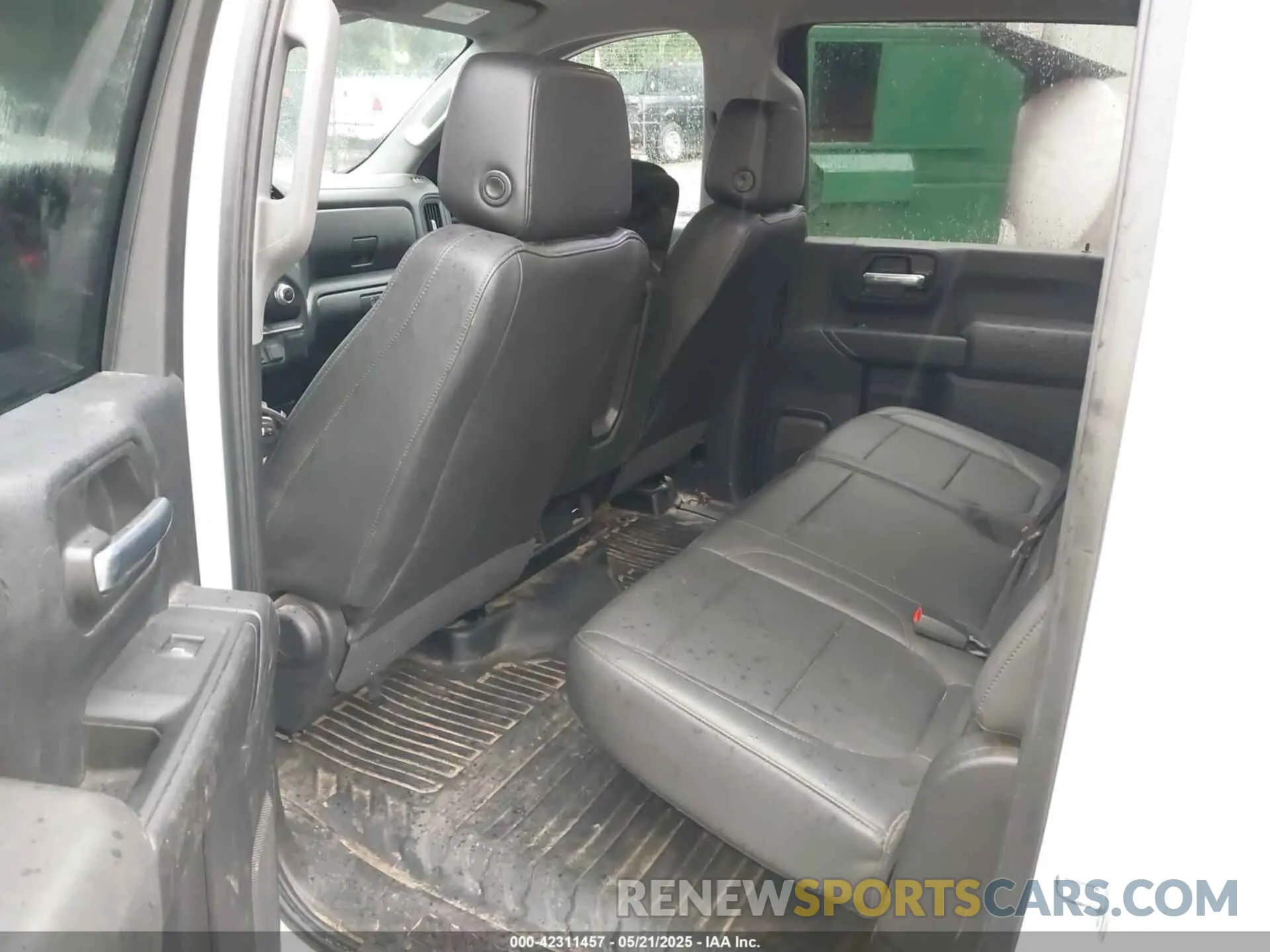 7 Photograph of a damaged car 1GD19LE74MF104393 GMC SIERRA 2500HD 2021