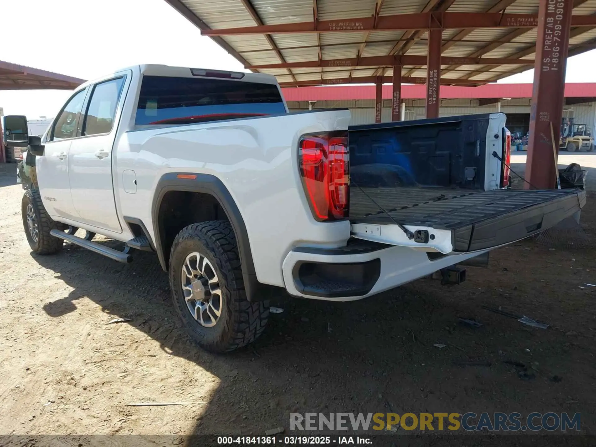 3 Photograph of a damaged car 1GT19PEY2MF124565 GMC SIERRA 2500HD 2021