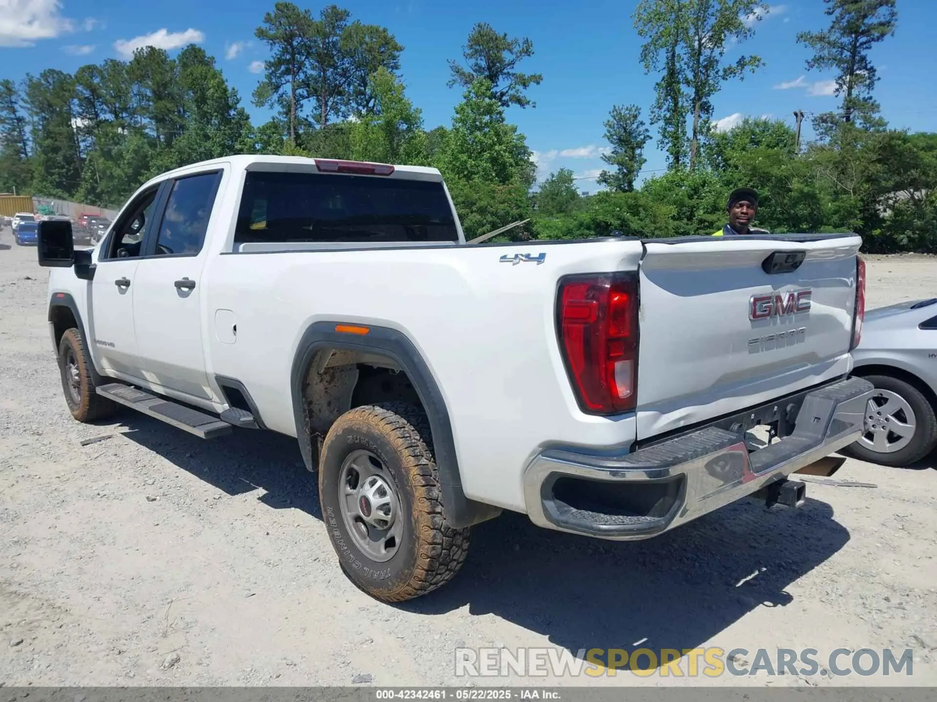 3 Photograph of a damaged car 1GT49LE74MF127853 GMC SIERRA 2500HD 2021