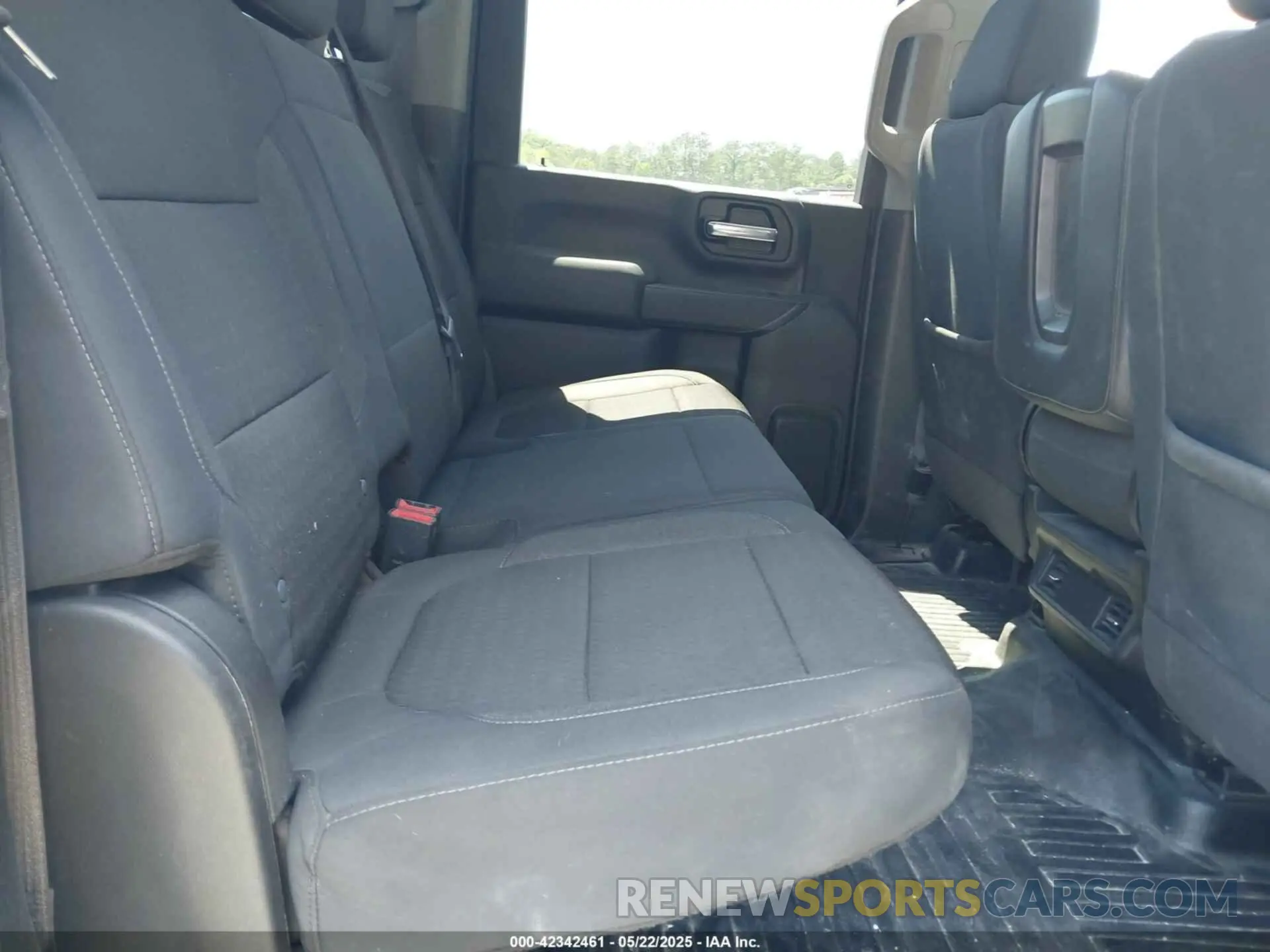 7 Photograph of a damaged car 1GT49LE74MF127853 GMC SIERRA 2500HD 2021