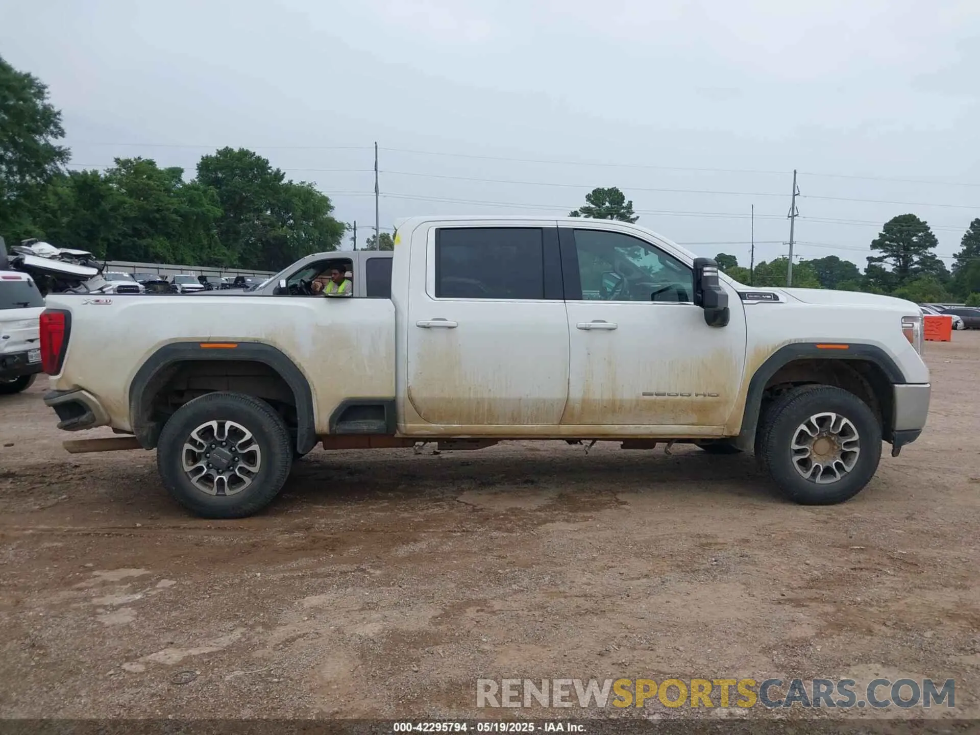14 Photograph of a damaged car 1GT49ME71MF288618 GMC SIERRA 2500HD 2021