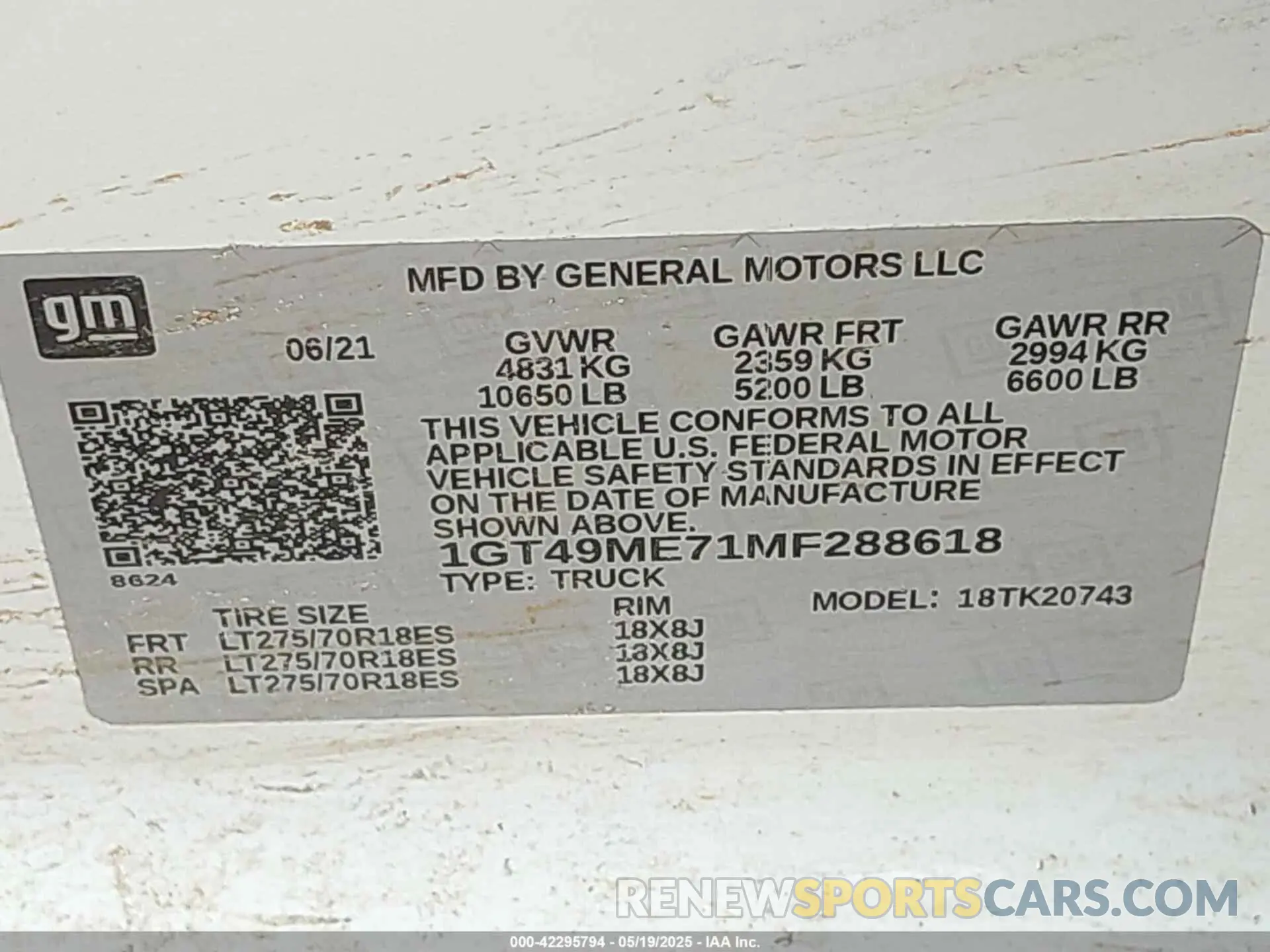 8 Photograph of a damaged car 1GT49ME71MF288618 GMC SIERRA 2500HD 2021