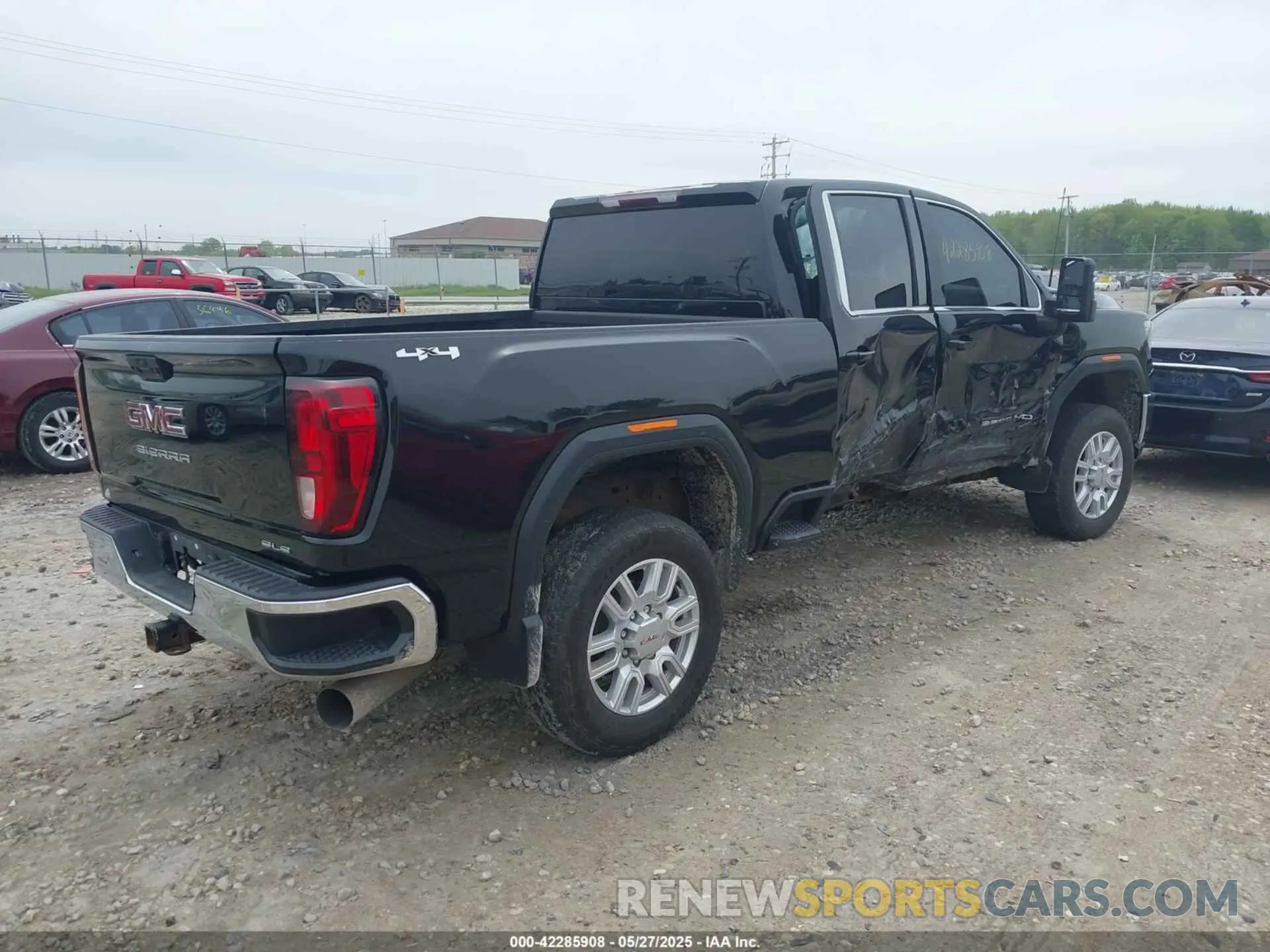4 Photograph of a damaged car 1GT49MEY7MF120927 GMC SIERRA 2500HD 2021