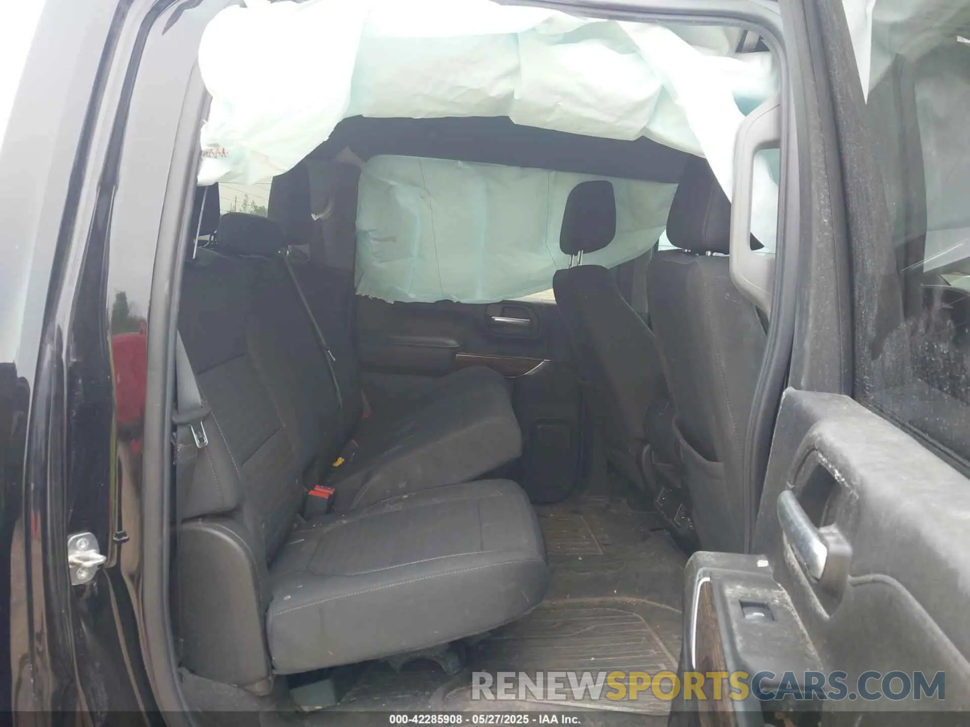 6 Photograph of a damaged car 1GT49MEY7MF120927 GMC SIERRA 2500HD 2021