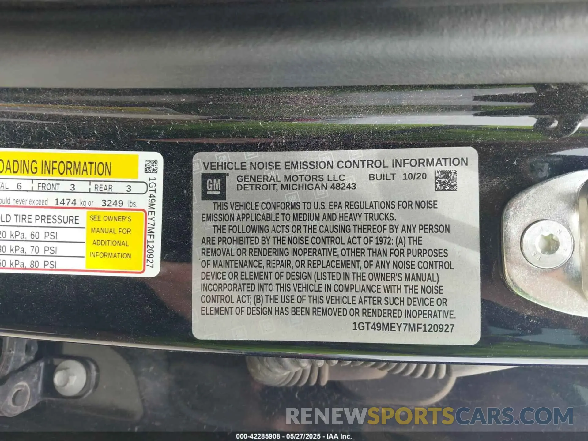 8 Photograph of a damaged car 1GT49MEY7MF120927 GMC SIERRA 2500HD 2021