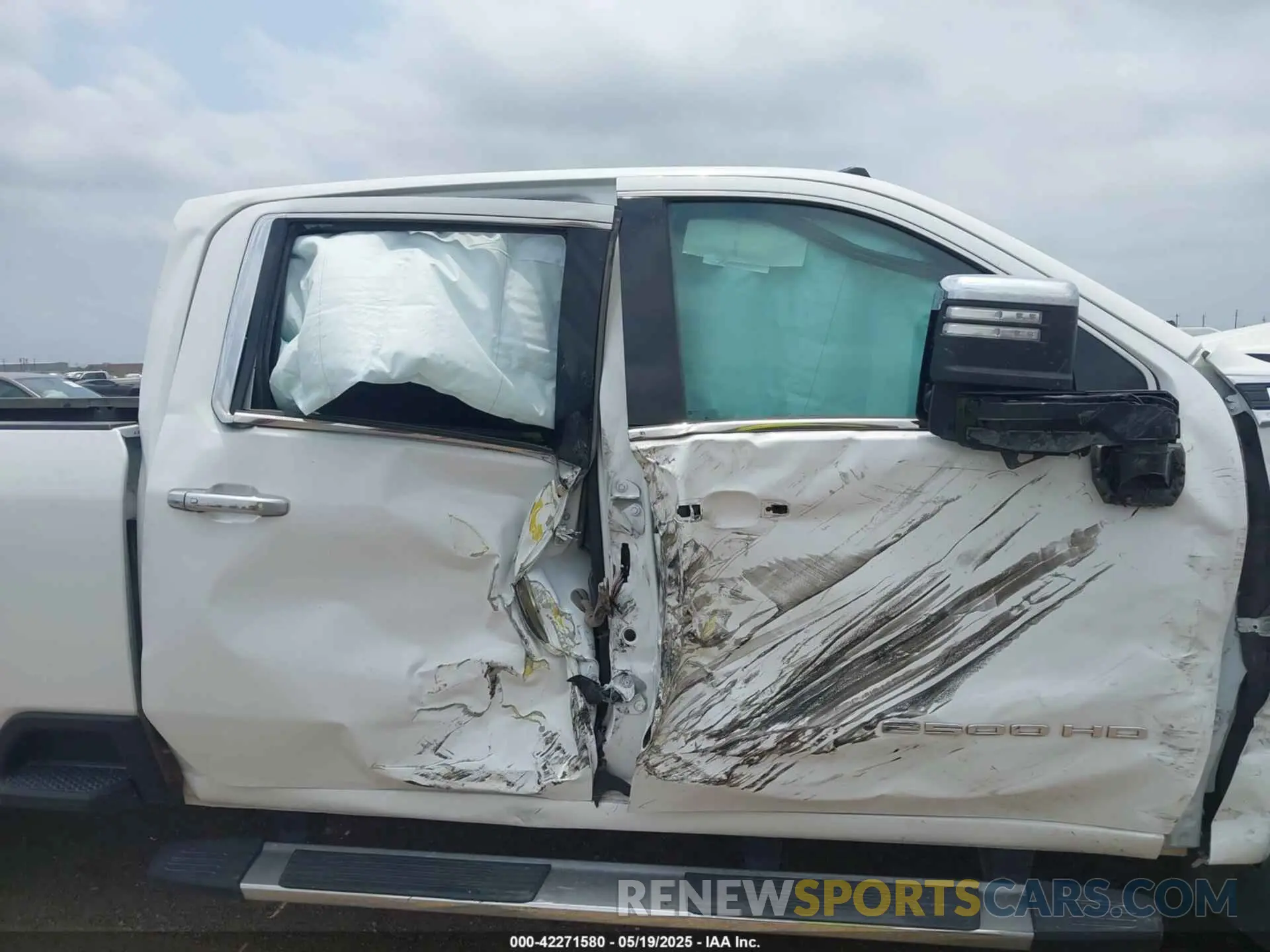 13 Photograph of a damaged car 1GT49NEY2MF116094 GMC SIERRA 2500HD 2021