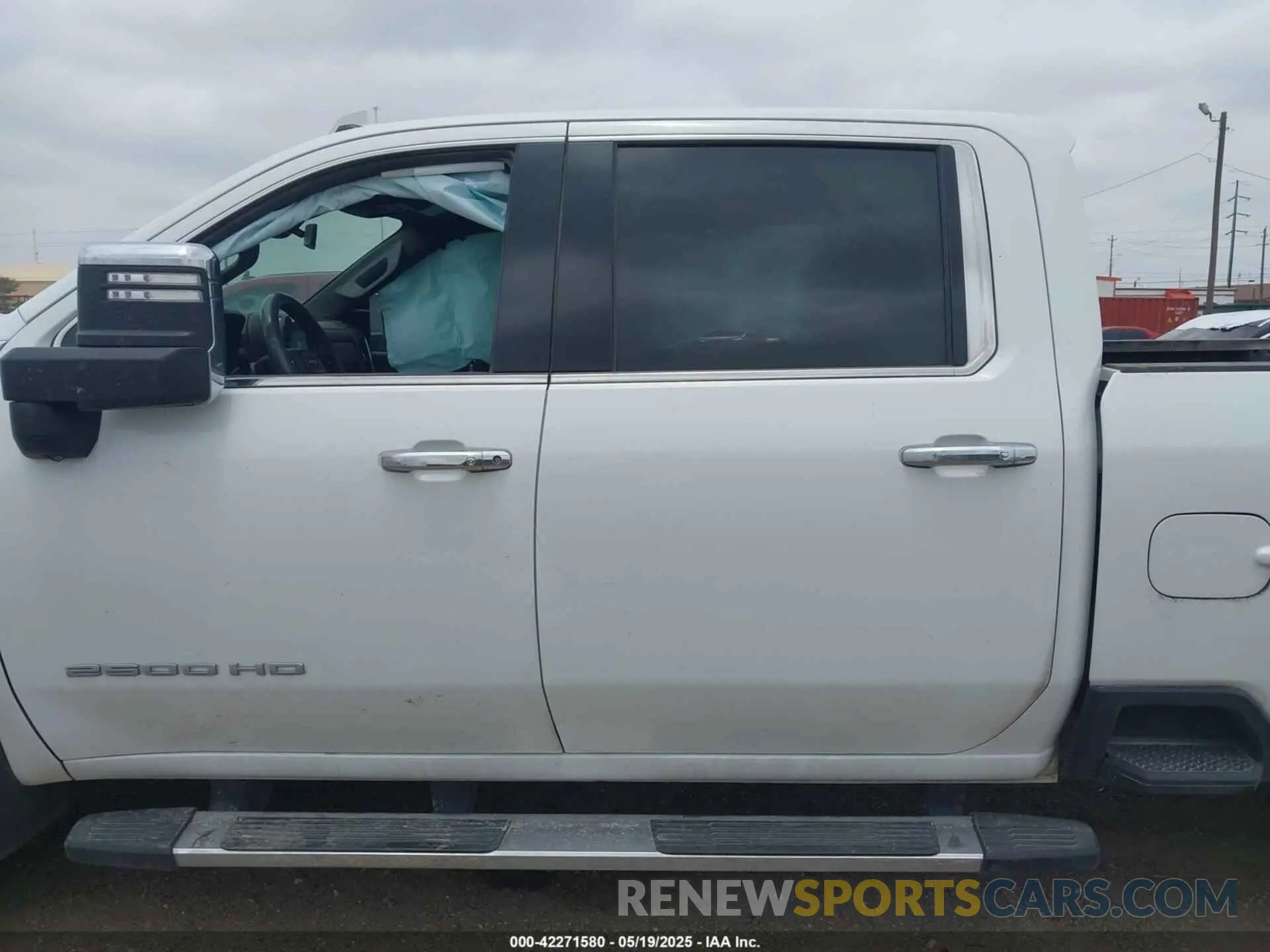 14 Photograph of a damaged car 1GT49NEY2MF116094 GMC SIERRA 2500HD 2021