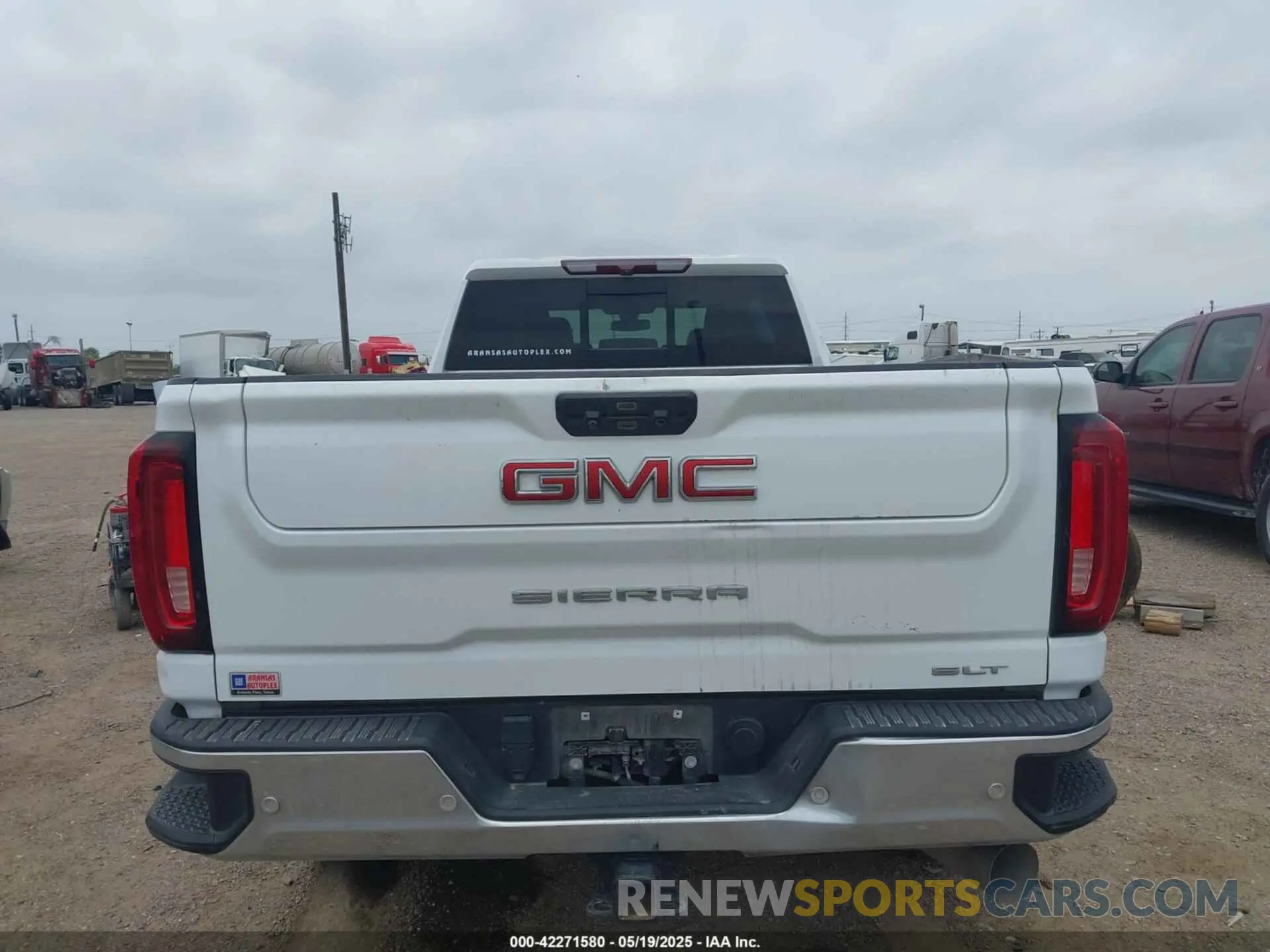 15 Photograph of a damaged car 1GT49NEY2MF116094 GMC SIERRA 2500HD 2021