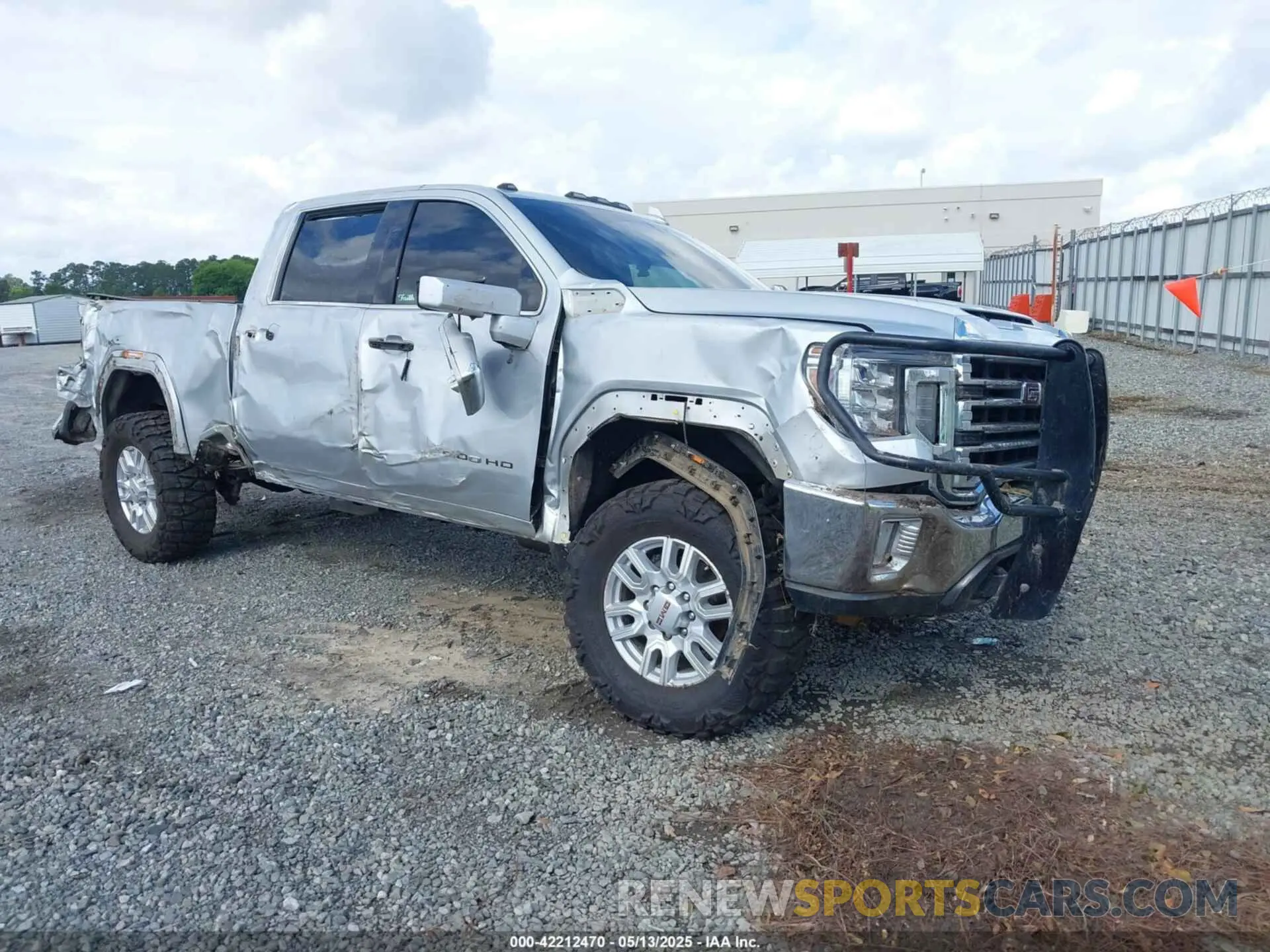 1 Photograph of a damaged car 1GT49NEYXMF281990 GMC SIERRA 2500HD 2021