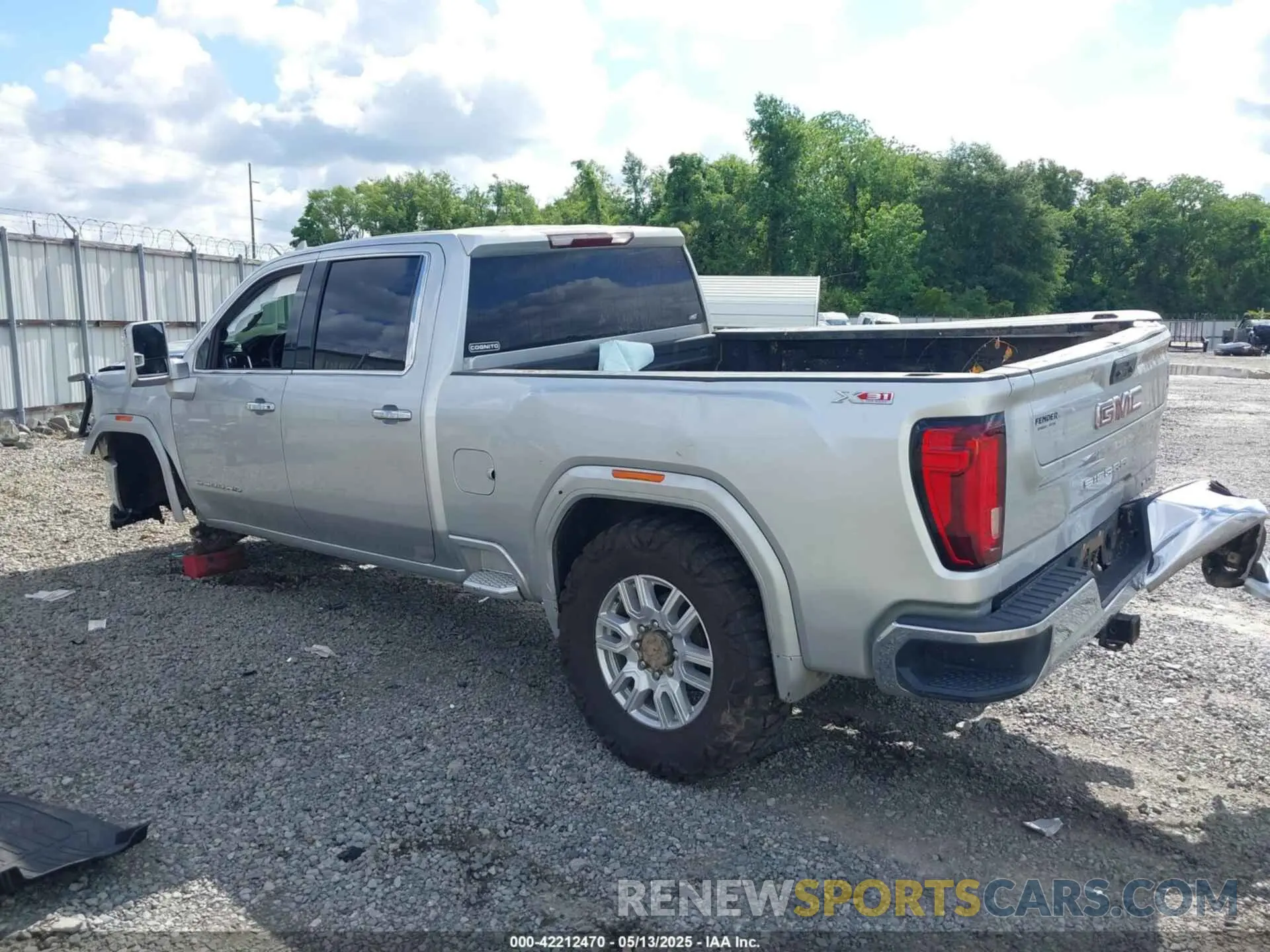 3 Photograph of a damaged car 1GT49NEYXMF281990 GMC SIERRA 2500HD 2021
