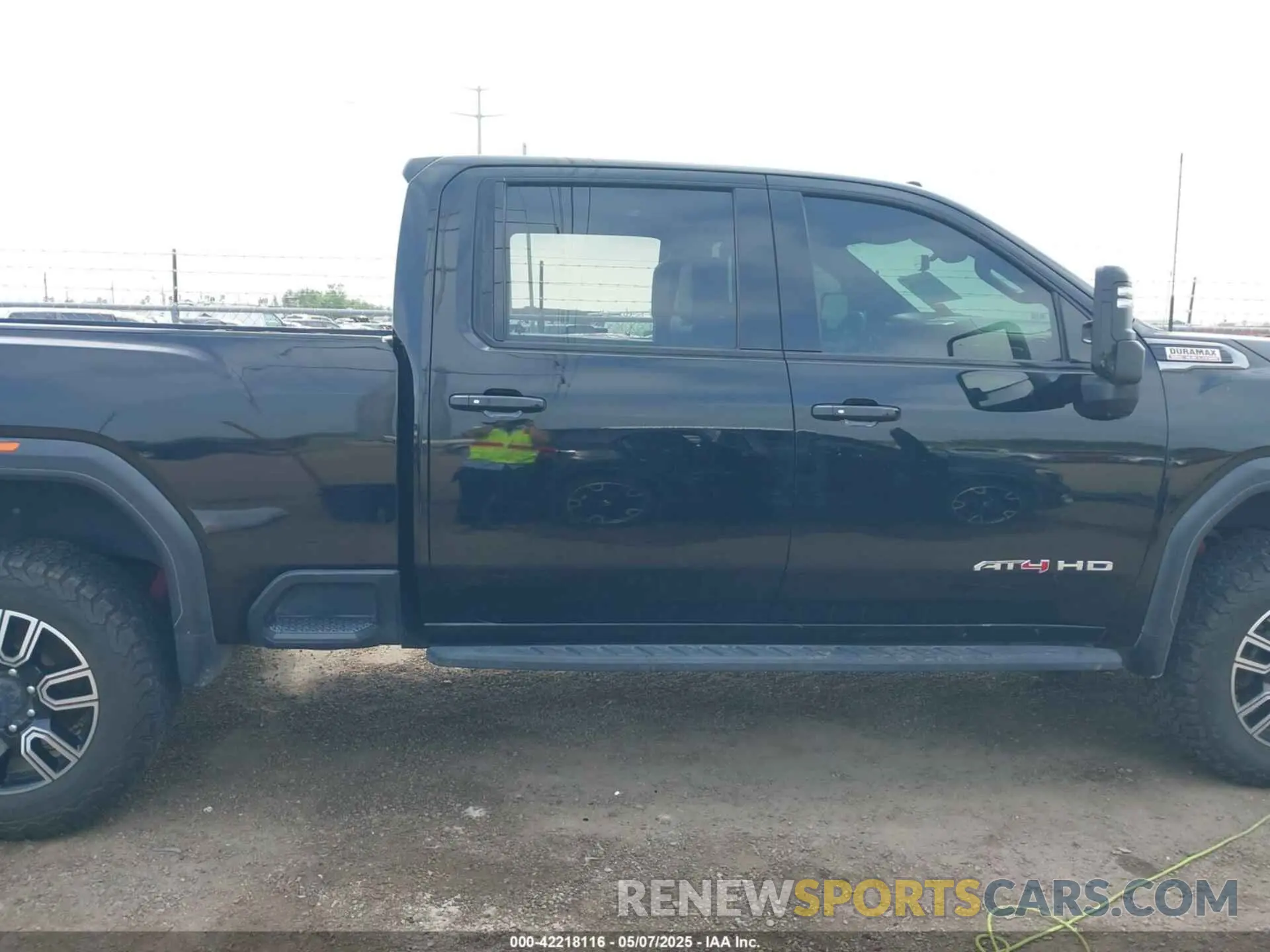 12 Photograph of a damaged car 1GT49PEY1MF152337 GMC SIERRA 2500HD 2021
