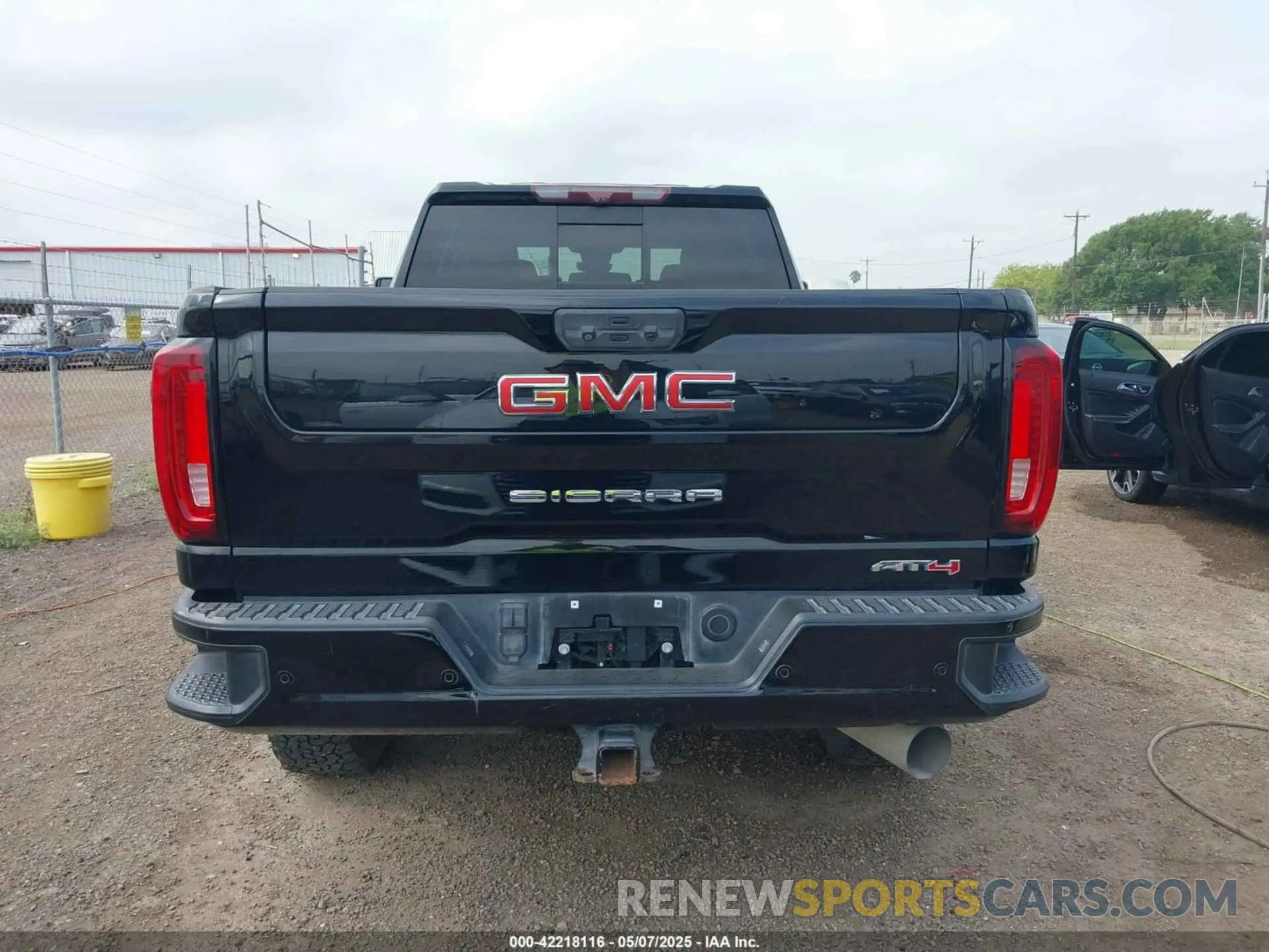 14 Photograph of a damaged car 1GT49PEY1MF152337 GMC SIERRA 2500HD 2021