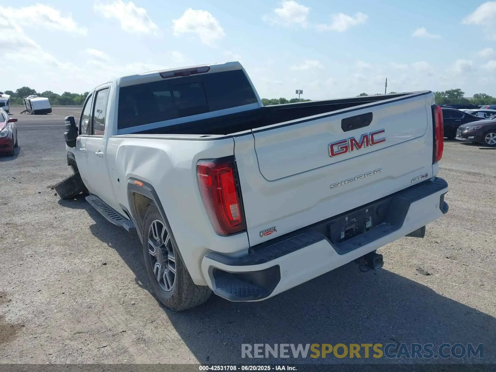 3 Photograph of a damaged car 1GT49PEY9MF113883 GMC SIERRA 2500HD 2021