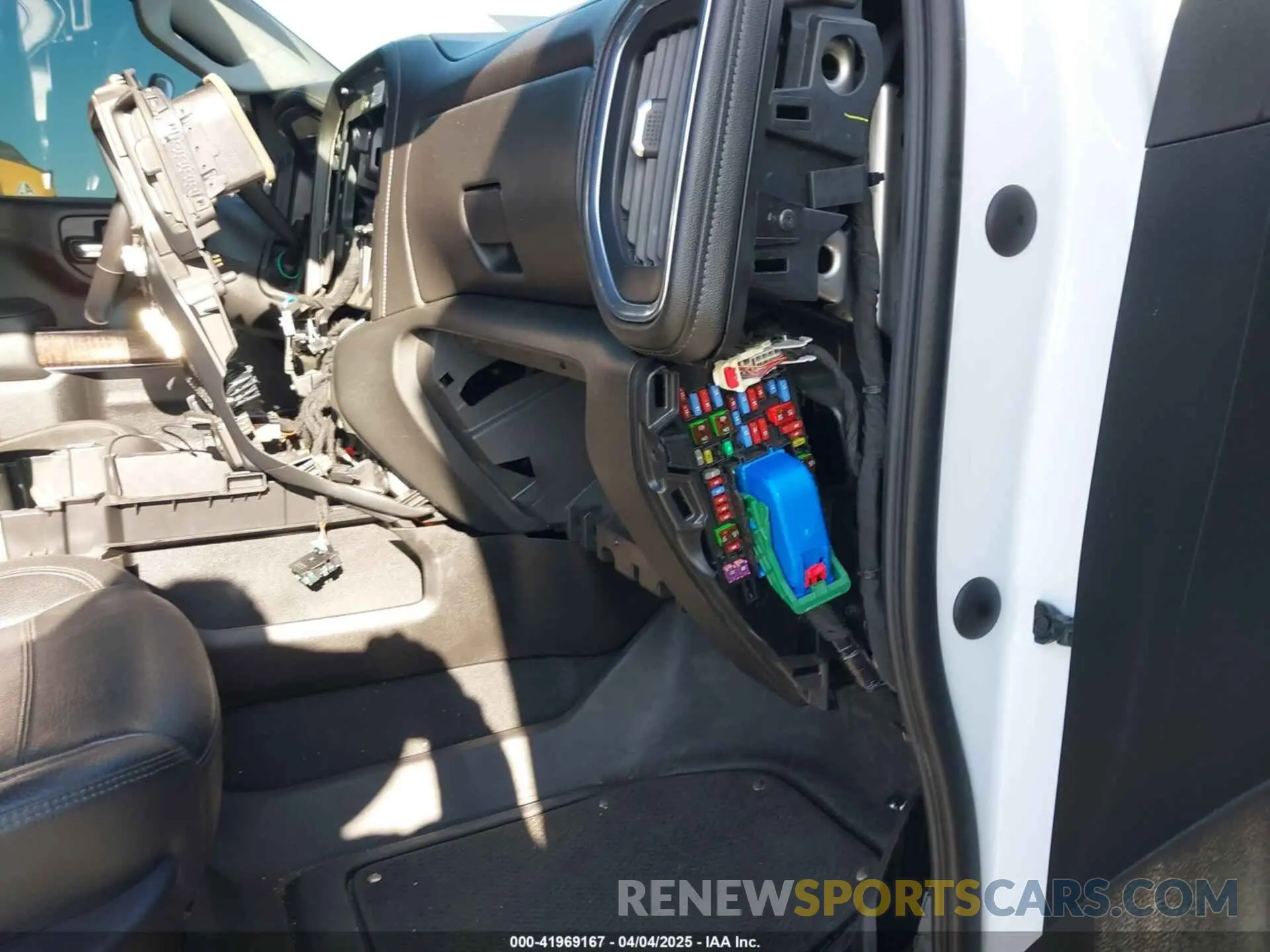 17 Photograph of a damaged car 1GT49REY0MF103609 GMC SIERRA 2500HD 2021