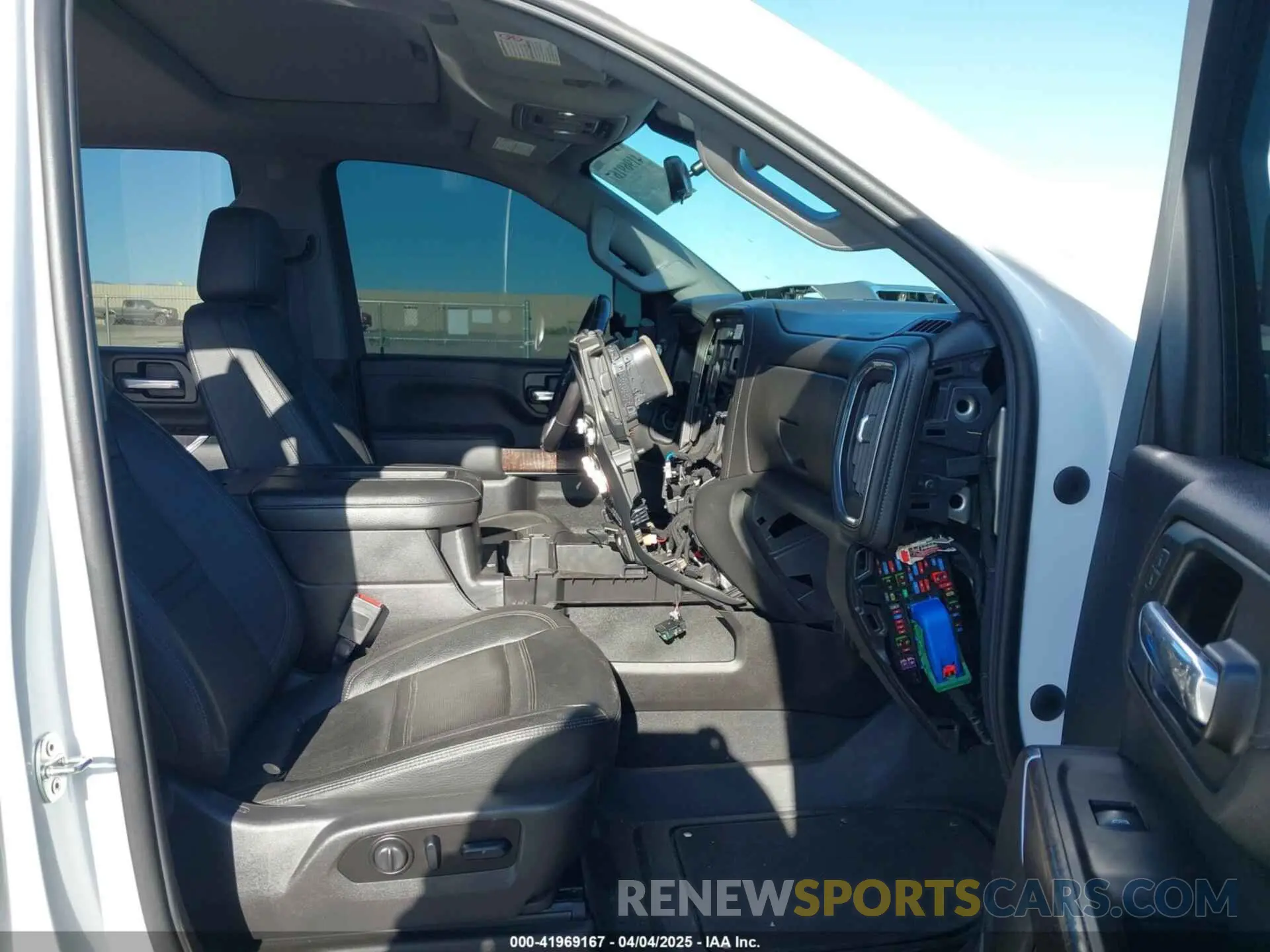 6 Photograph of a damaged car 1GT49REY0MF103609 GMC SIERRA 2500HD 2021
