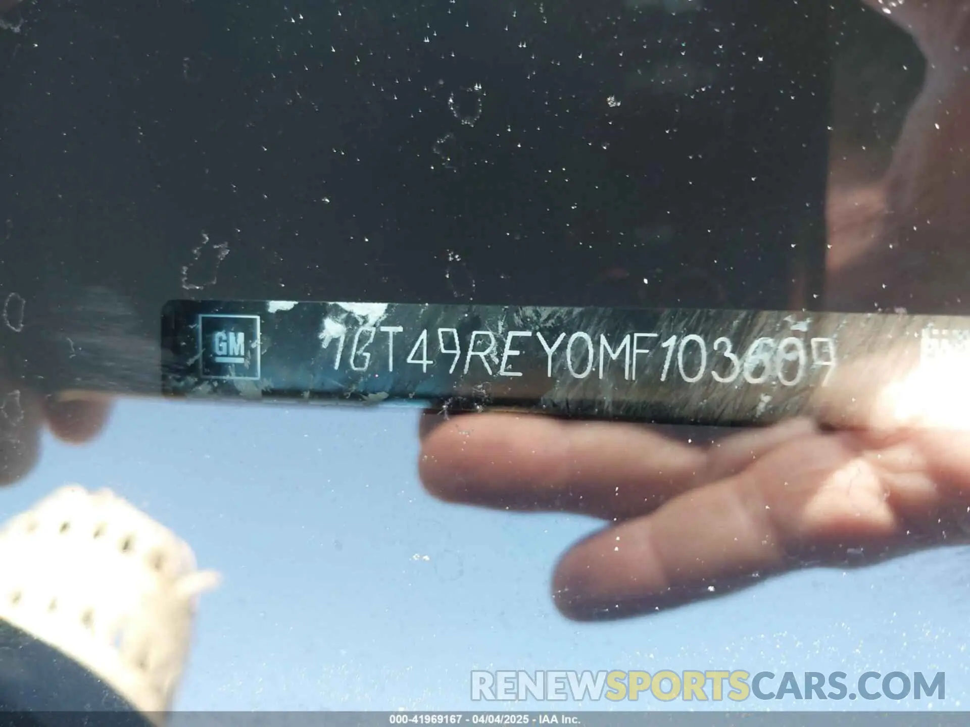 8 Photograph of a damaged car 1GT49REY0MF103609 GMC SIERRA 2500HD 2021