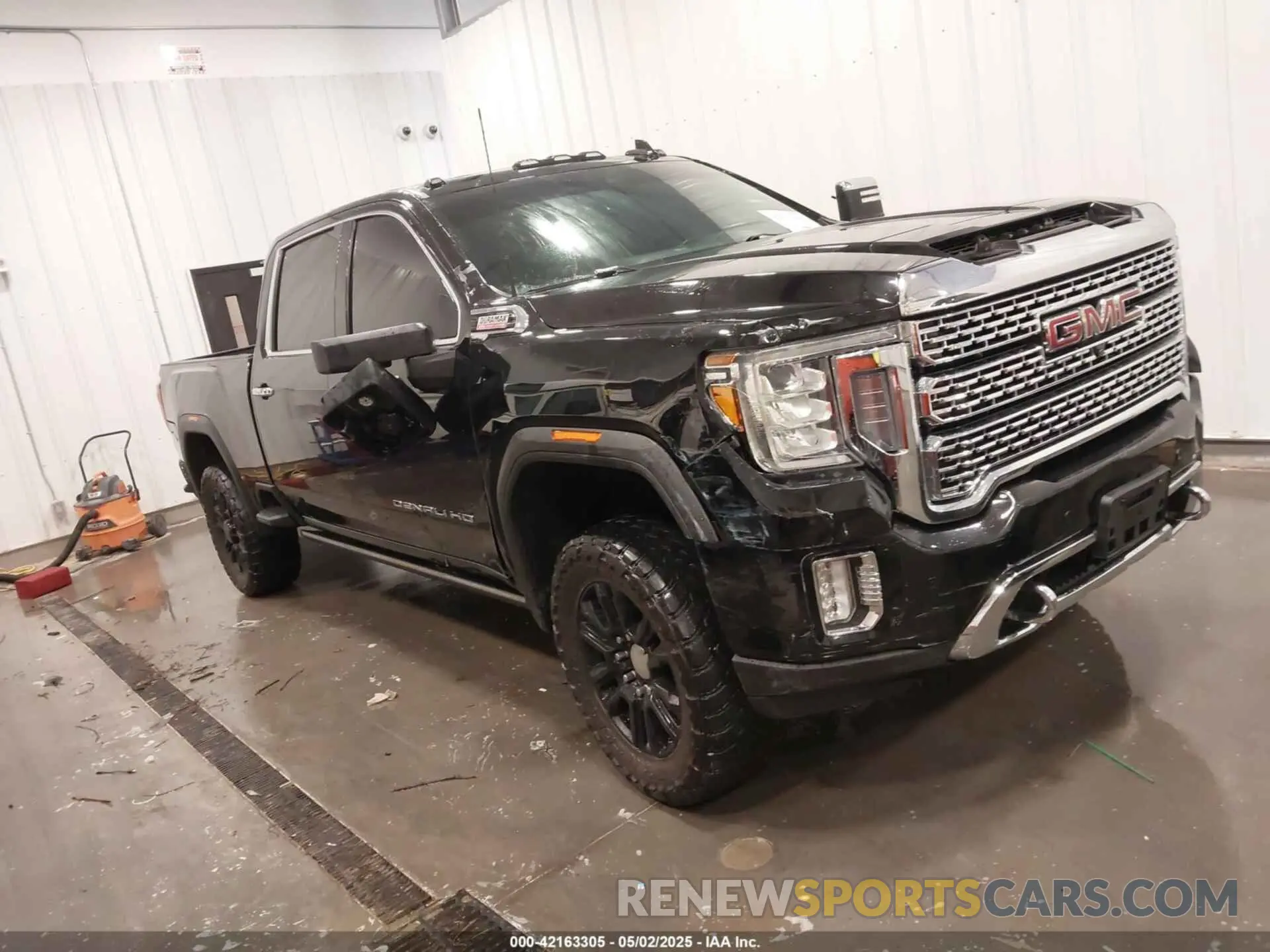 1 Photograph of a damaged car 1GT49REYXMF227709 GMC SIERRA 2500HD 2021