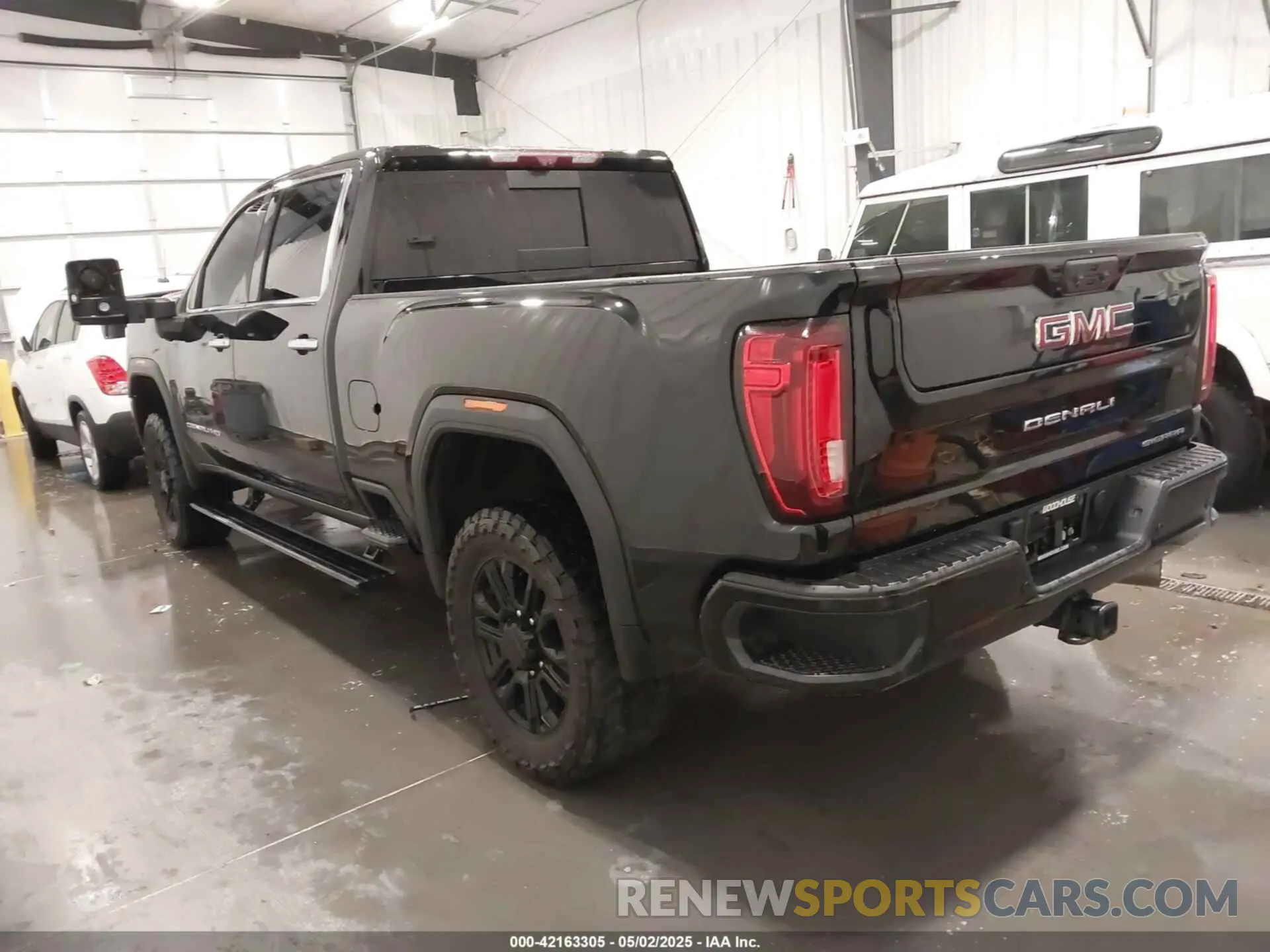 3 Photograph of a damaged car 1GT49REYXMF227709 GMC SIERRA 2500HD 2021
