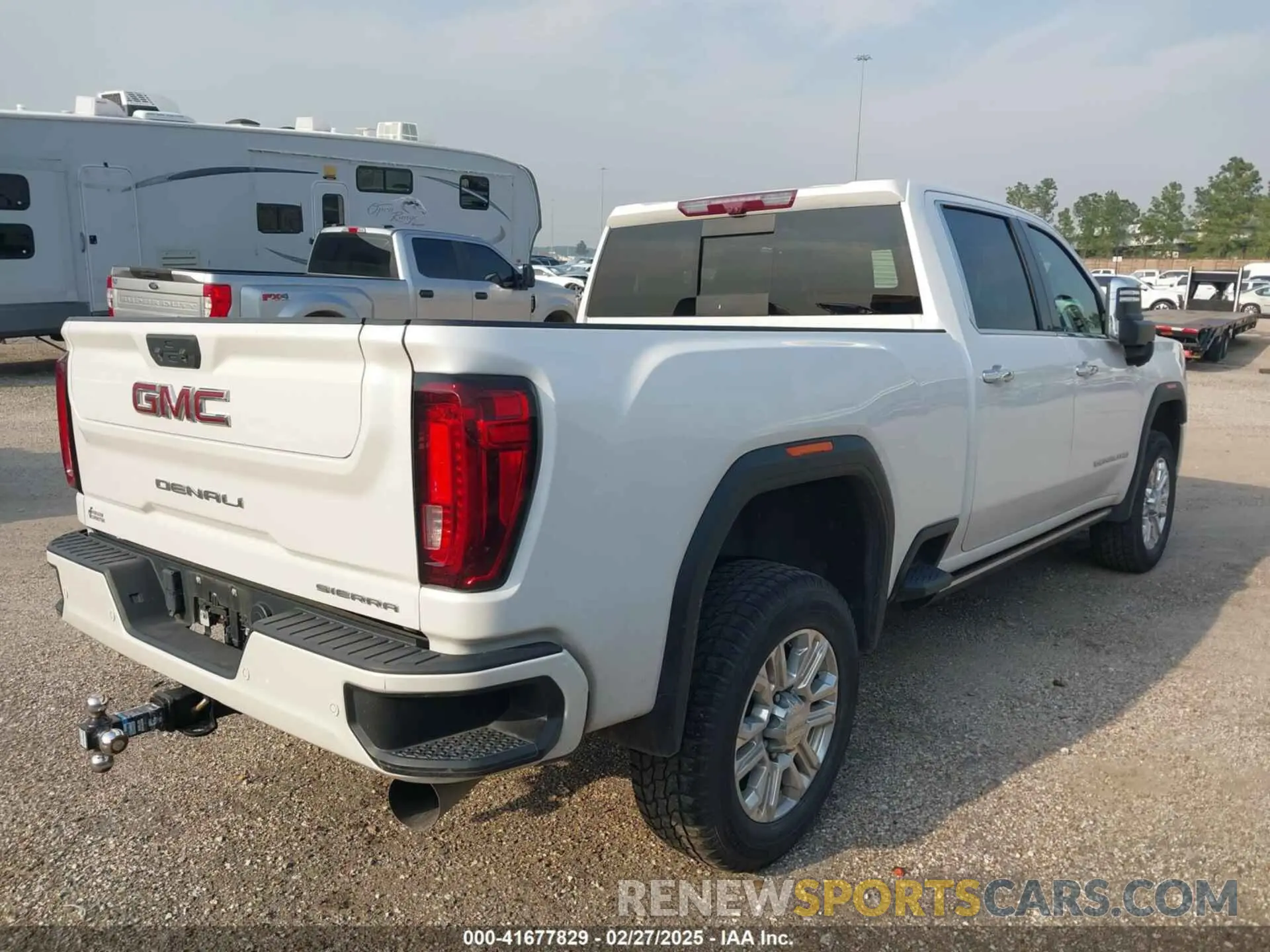 4 Photograph of a damaged car 1GT49REYXMF289367 GMC SIERRA 2500HD 2021