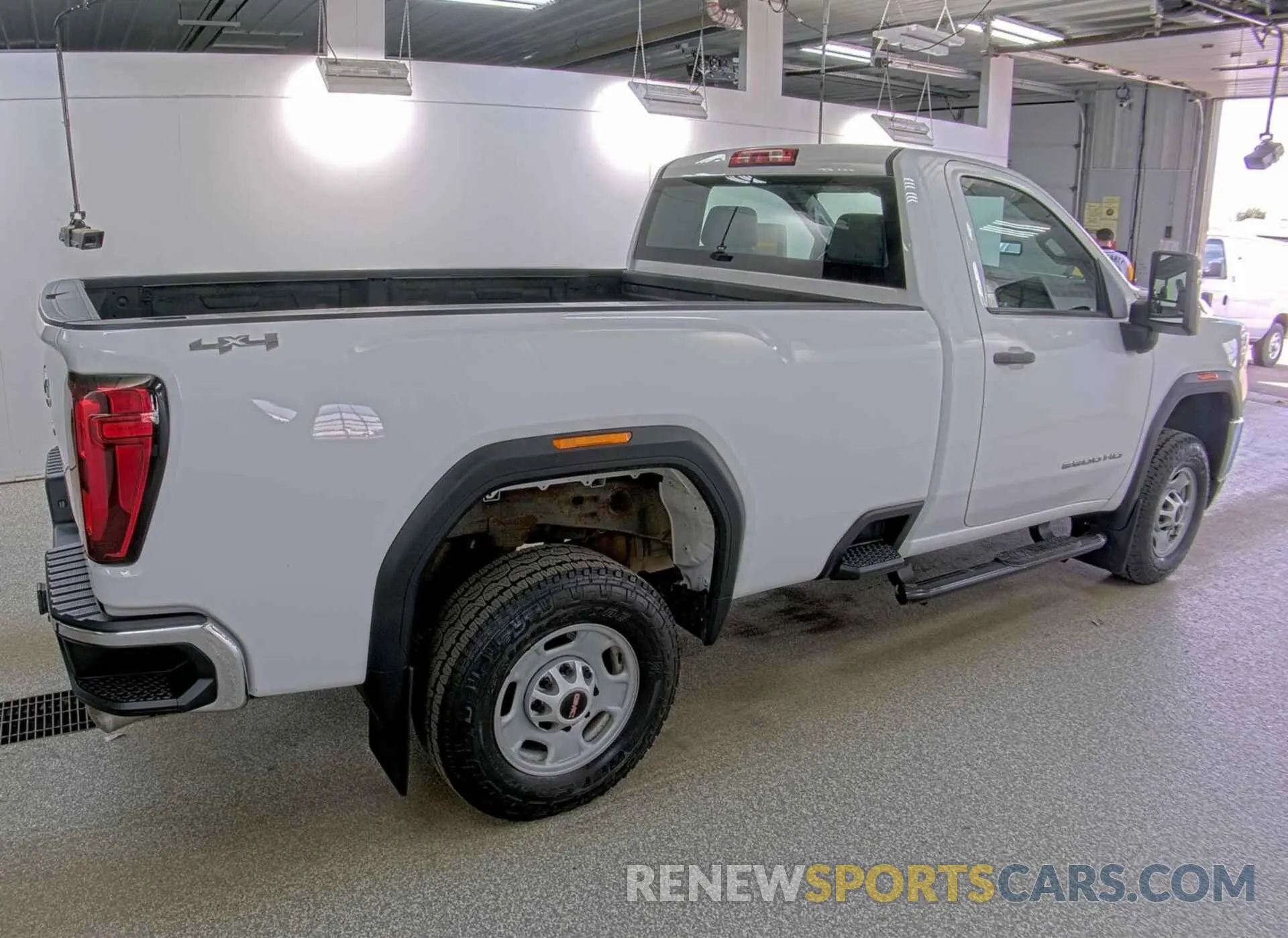 13 Photograph of a damaged car 1GT09LE72NF274995 GMC SIERRA 2500HD 2022