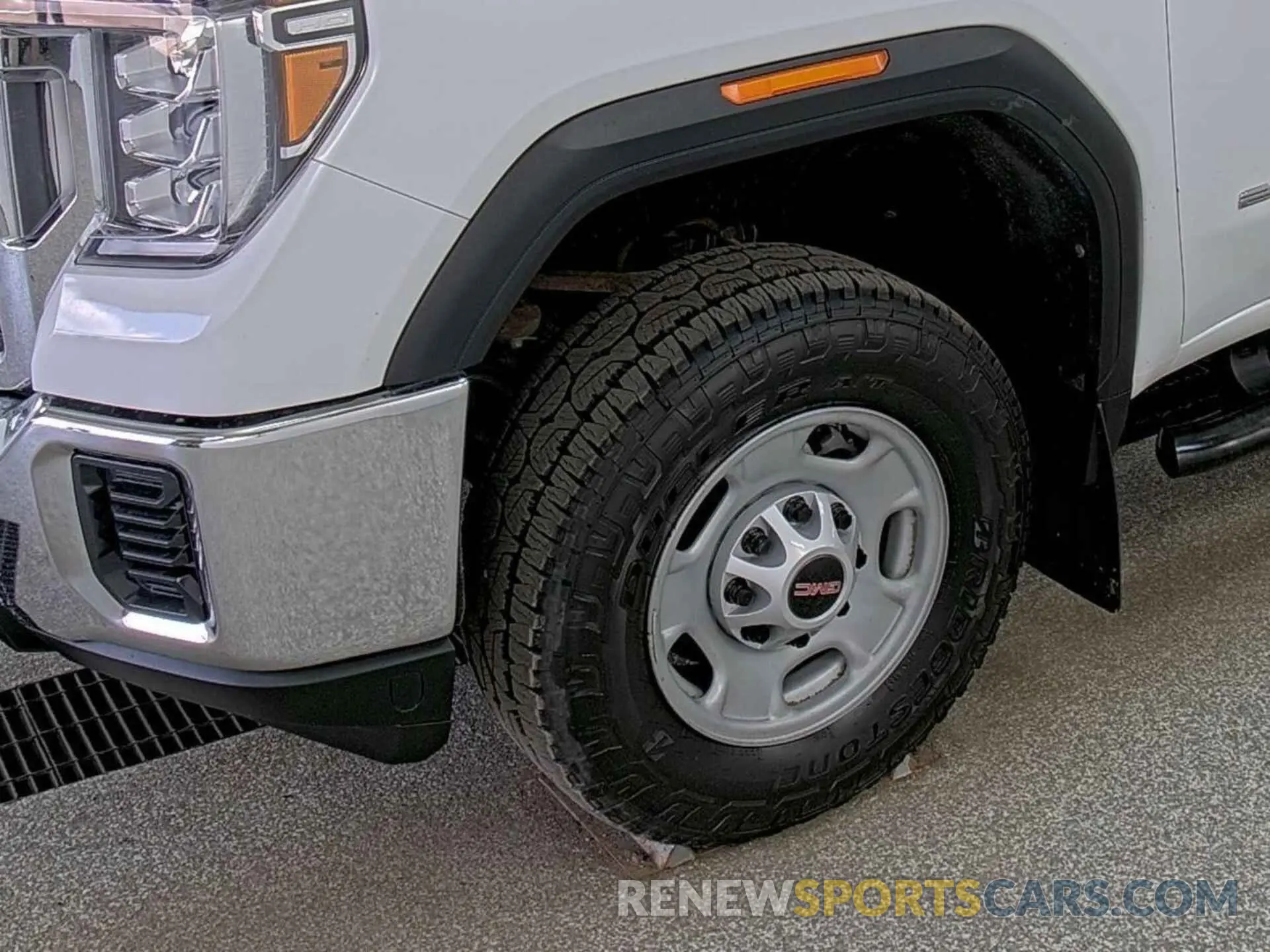 17 Photograph of a damaged car 1GT09LE72NF274995 GMC SIERRA 2500HD 2022