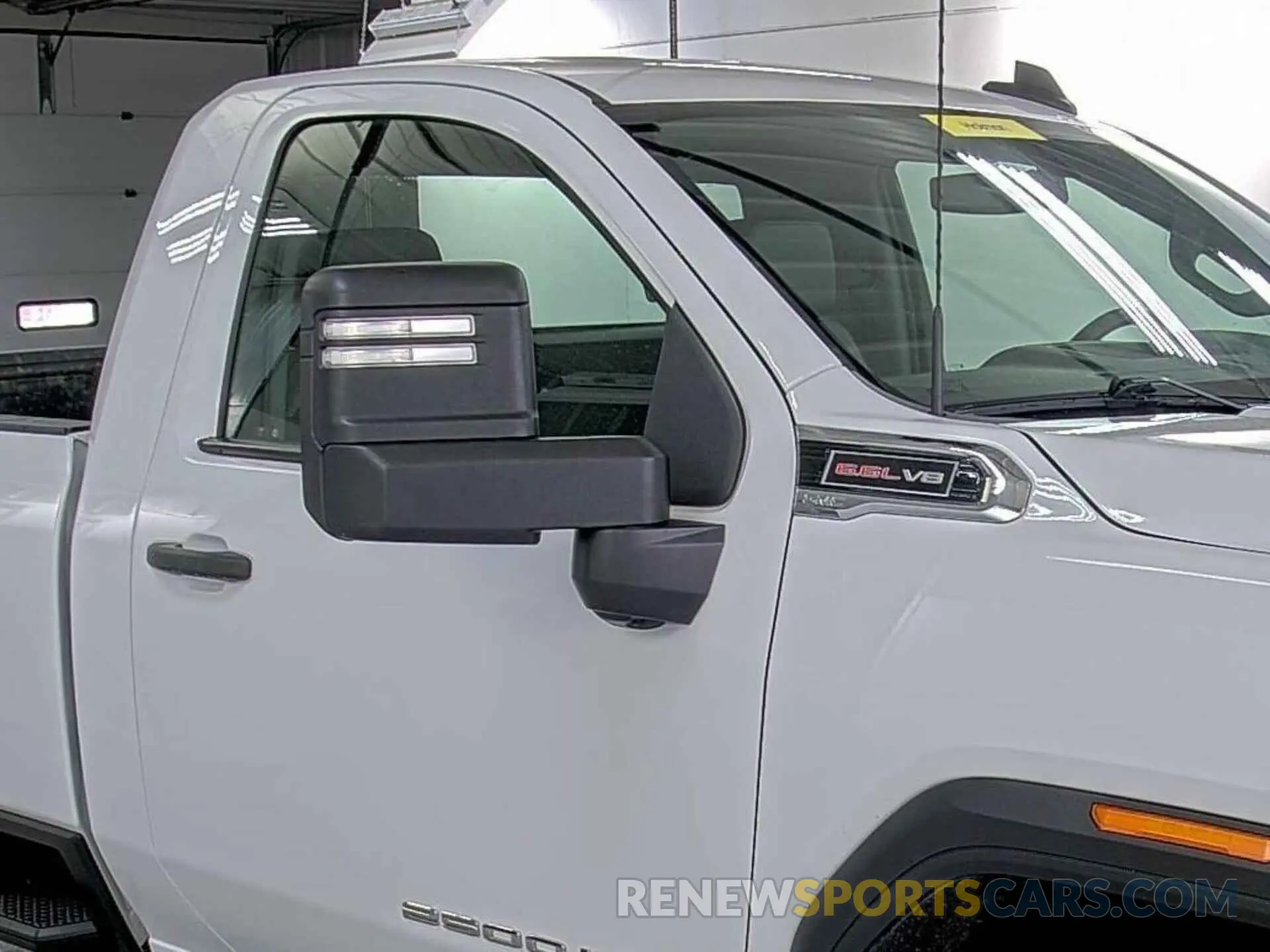 2 Photograph of a damaged car 1GT09LE72NF274995 GMC SIERRA 2500HD 2022