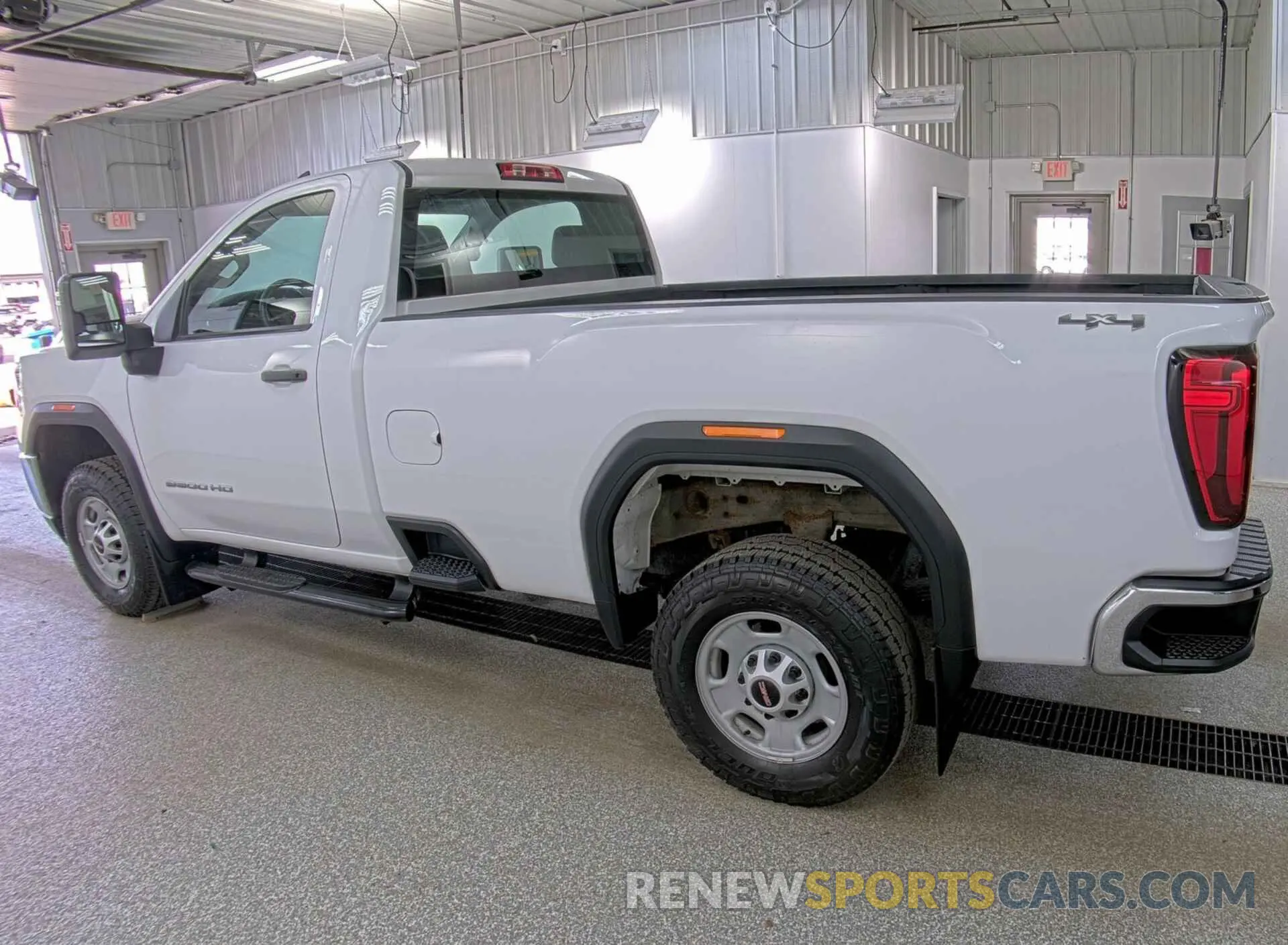 29 Photograph of a damaged car 1GT09LE72NF274995 GMC SIERRA 2500HD 2022