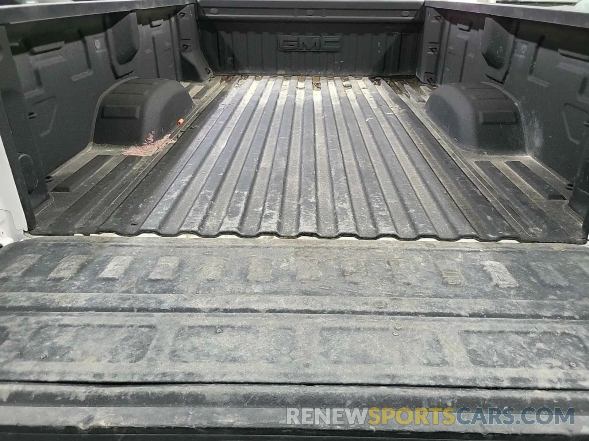 3 Photograph of a damaged car 1GT09LE72NF274995 GMC SIERRA 2500HD 2022