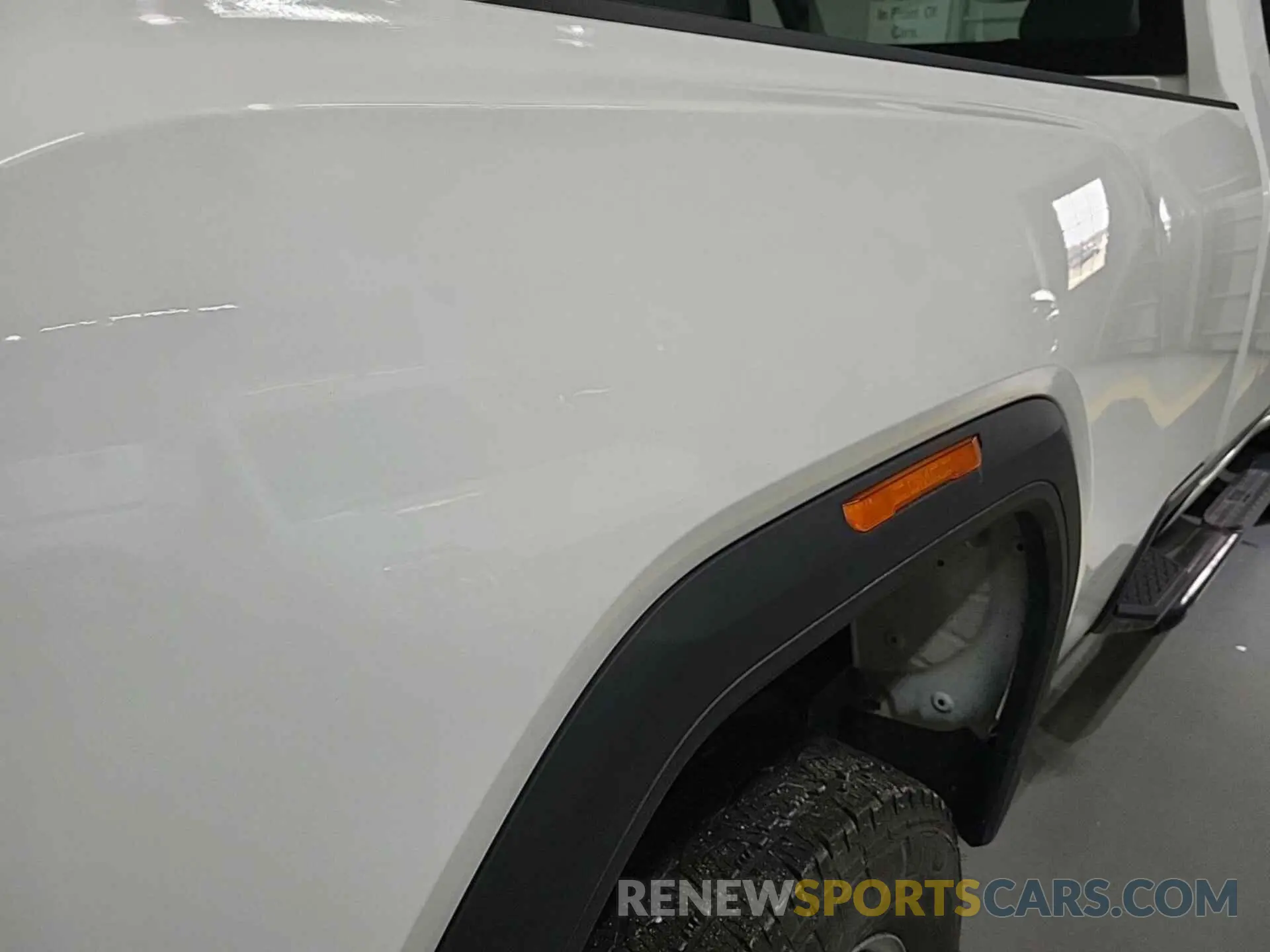 33 Photograph of a damaged car 1GT09LE72NF274995 GMC SIERRA 2500HD 2022