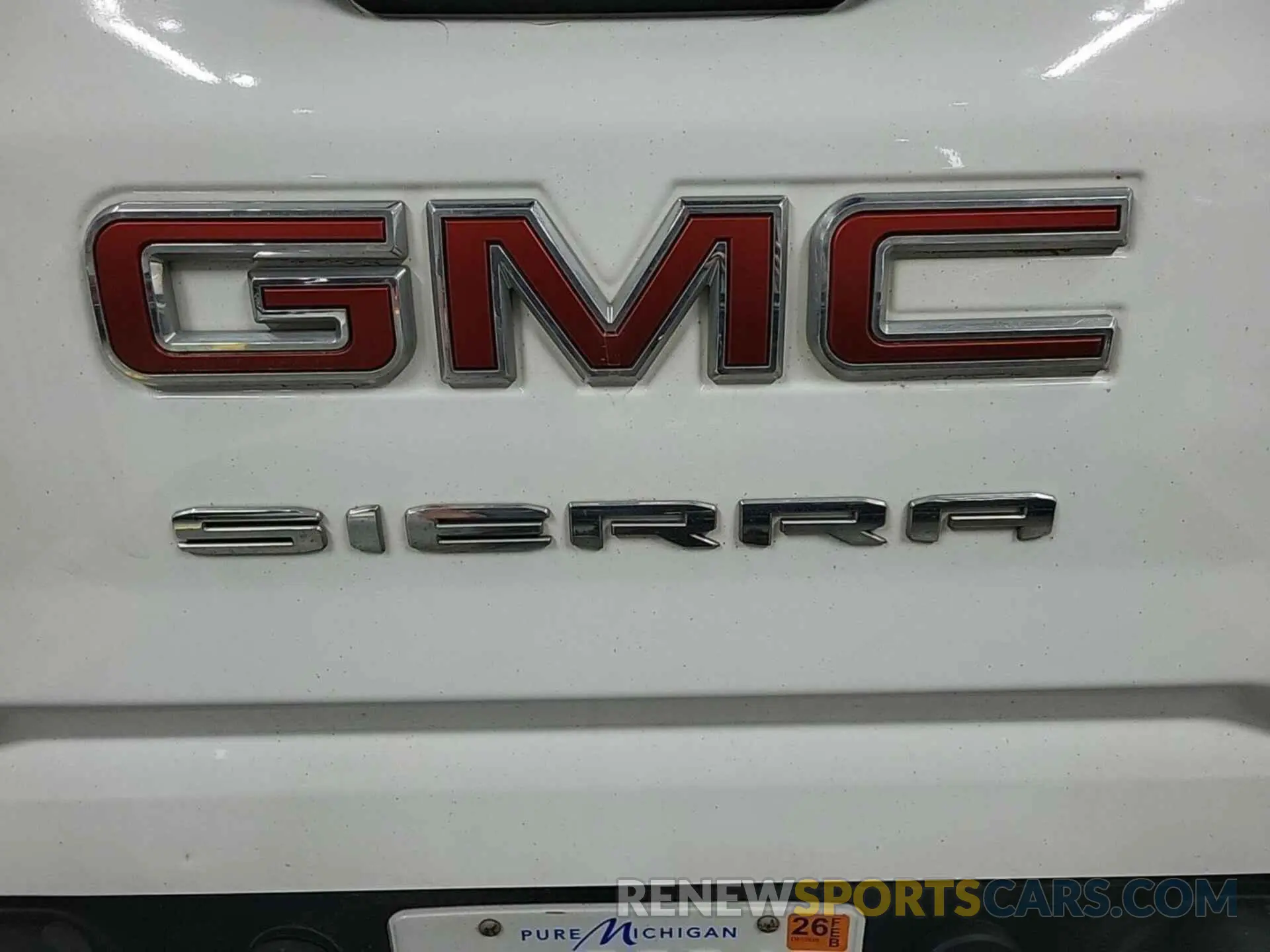 5 Photograph of a damaged car 1GT09LE72NF274995 GMC SIERRA 2500HD 2022