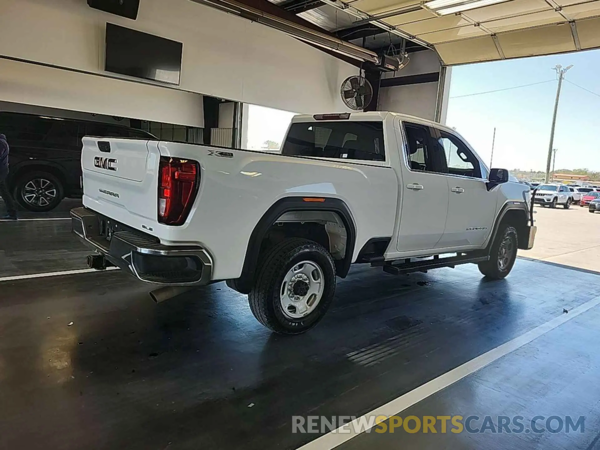 29 Photograph of a damaged car 1GT29ME71NF245793 GMC SIERRA 2500HD 2022