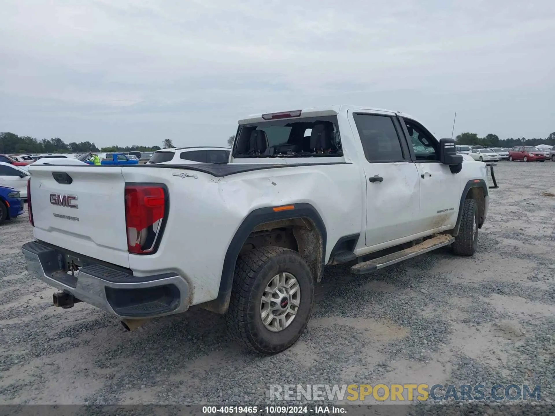 4 Photograph of a damaged car 1GT49LE77NF292961 GMC SIERRA 2500HD 2022