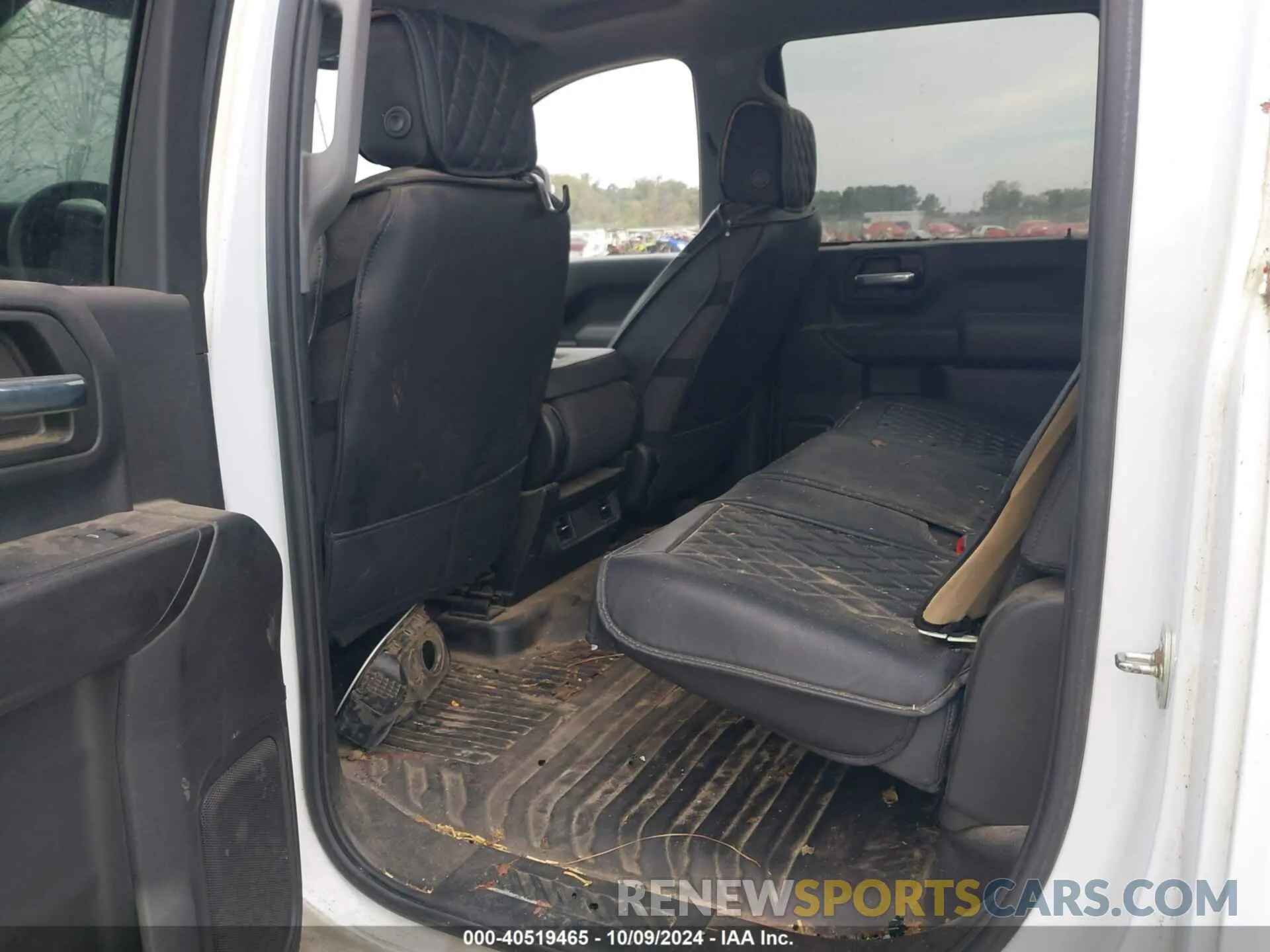 7 Photograph of a damaged car 1GT49LE77NF292961 GMC SIERRA 2500HD 2022