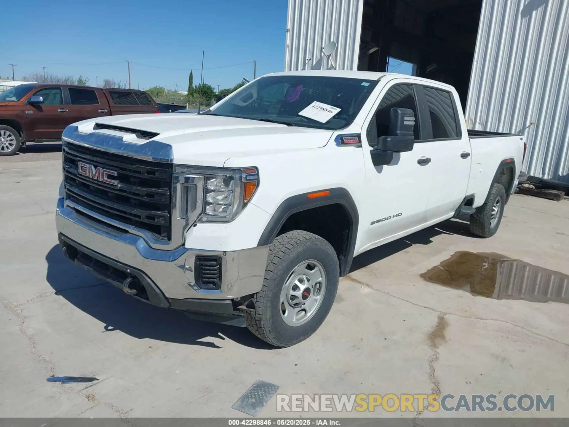 2 Photograph of a damaged car 1GT49LEY6NF244361 GMC SIERRA 2500HD 2022