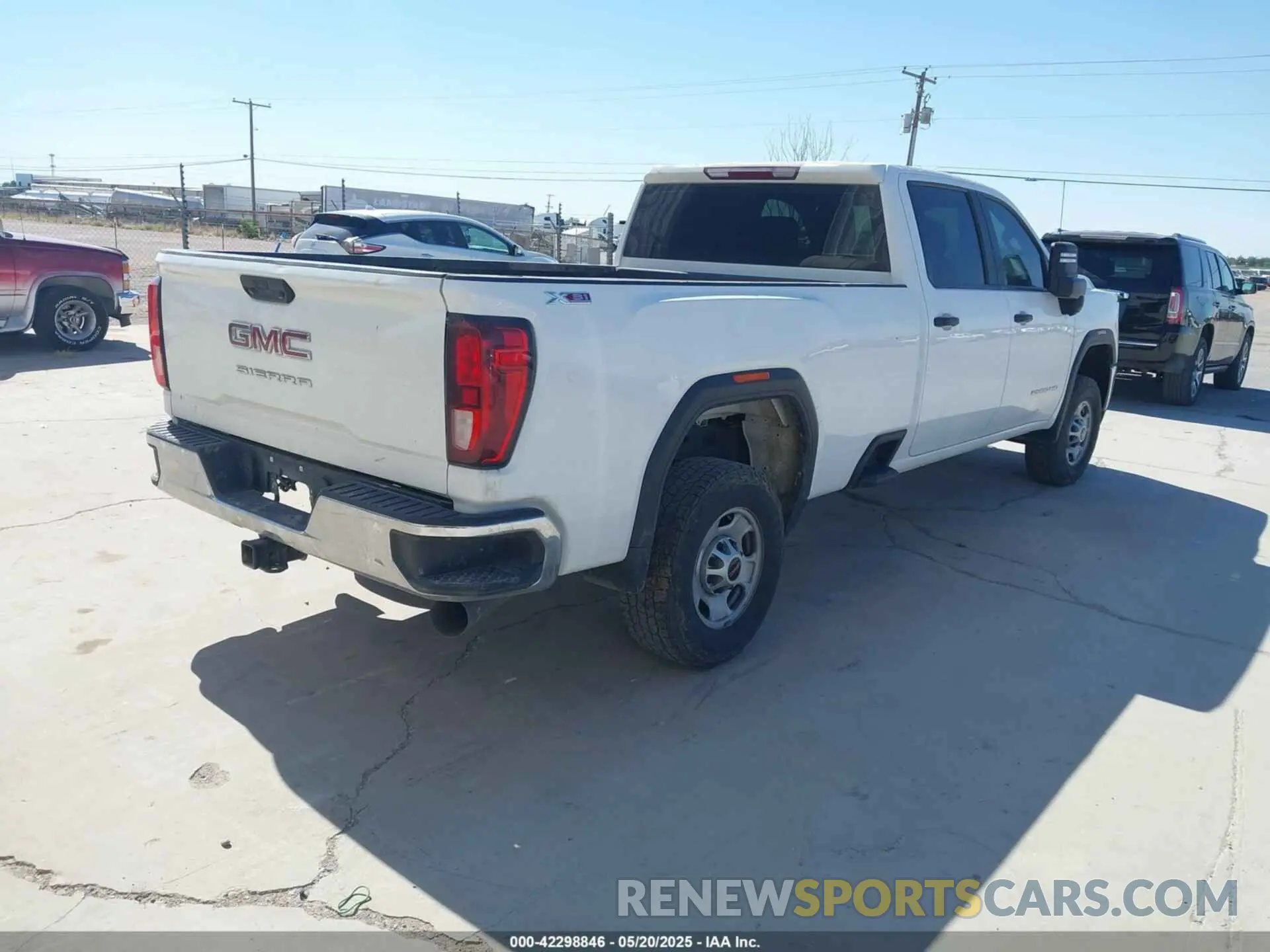 4 Photograph of a damaged car 1GT49LEY6NF244361 GMC SIERRA 2500HD 2022
