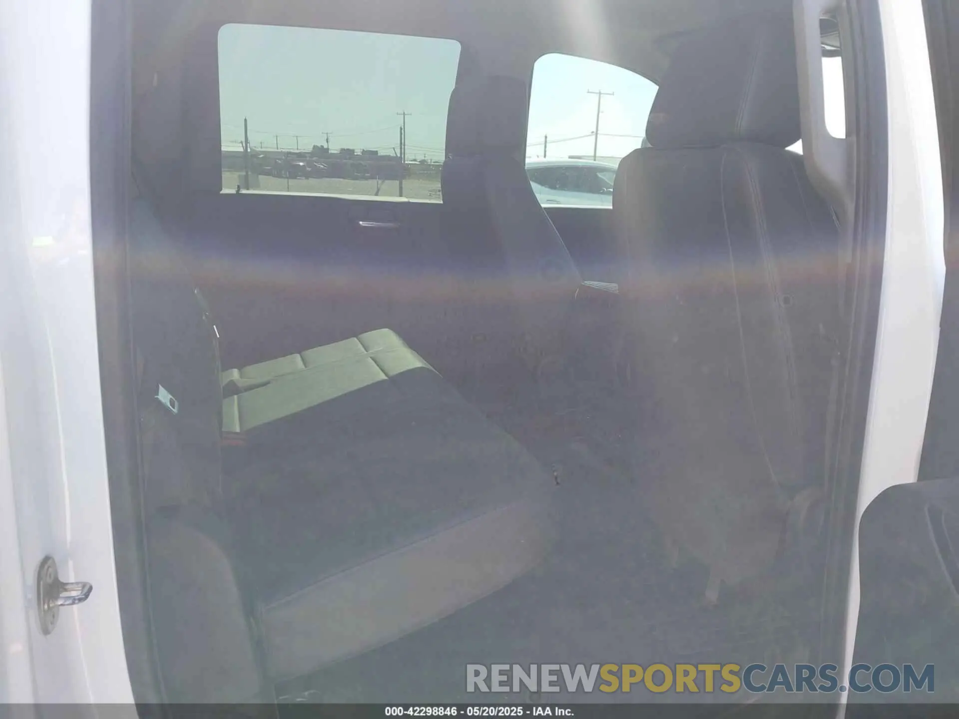 6 Photograph of a damaged car 1GT49LEY6NF244361 GMC SIERRA 2500HD 2022