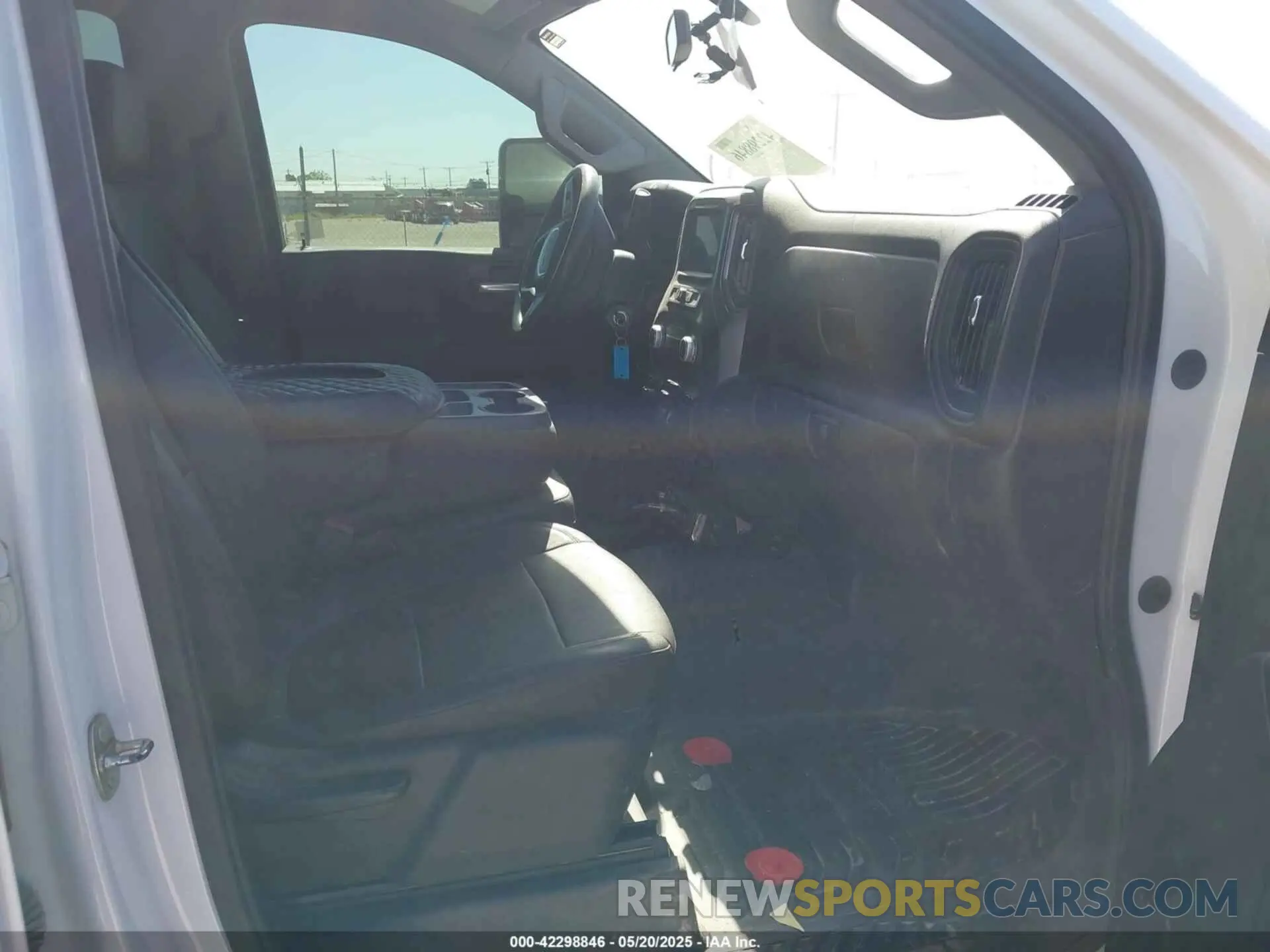 7 Photograph of a damaged car 1GT49LEY6NF244361 GMC SIERRA 2500HD 2022