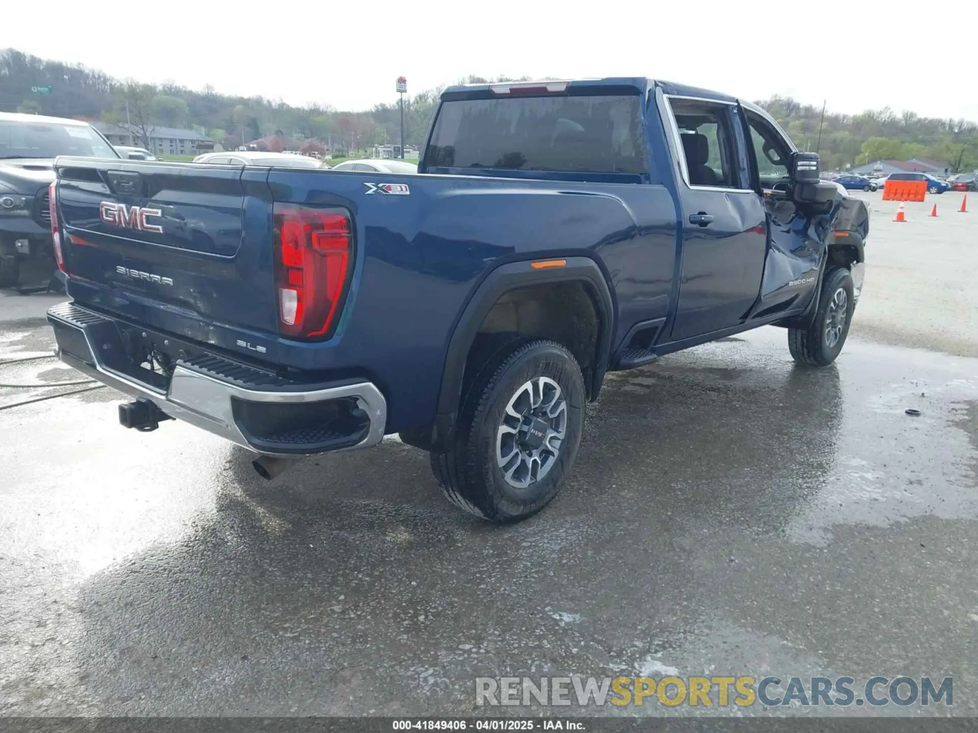 4 Photograph of a damaged car 1GT49ME70NF102651 GMC SIERRA 2500HD 2022