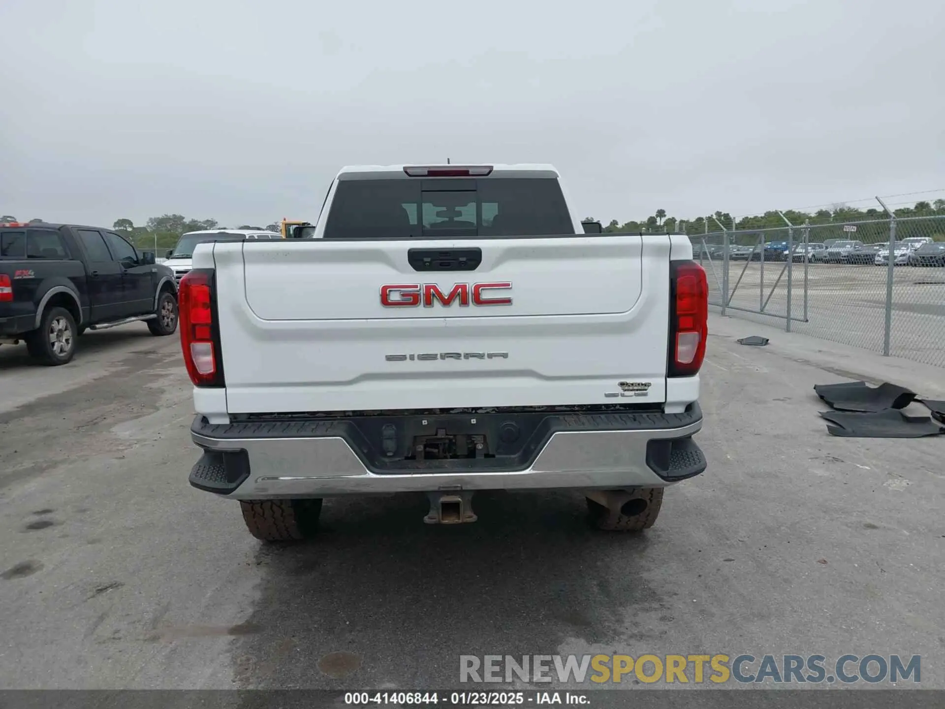 15 Photograph of a damaged car 1GT49ME77NF156609 GMC SIERRA 2500HD 2022