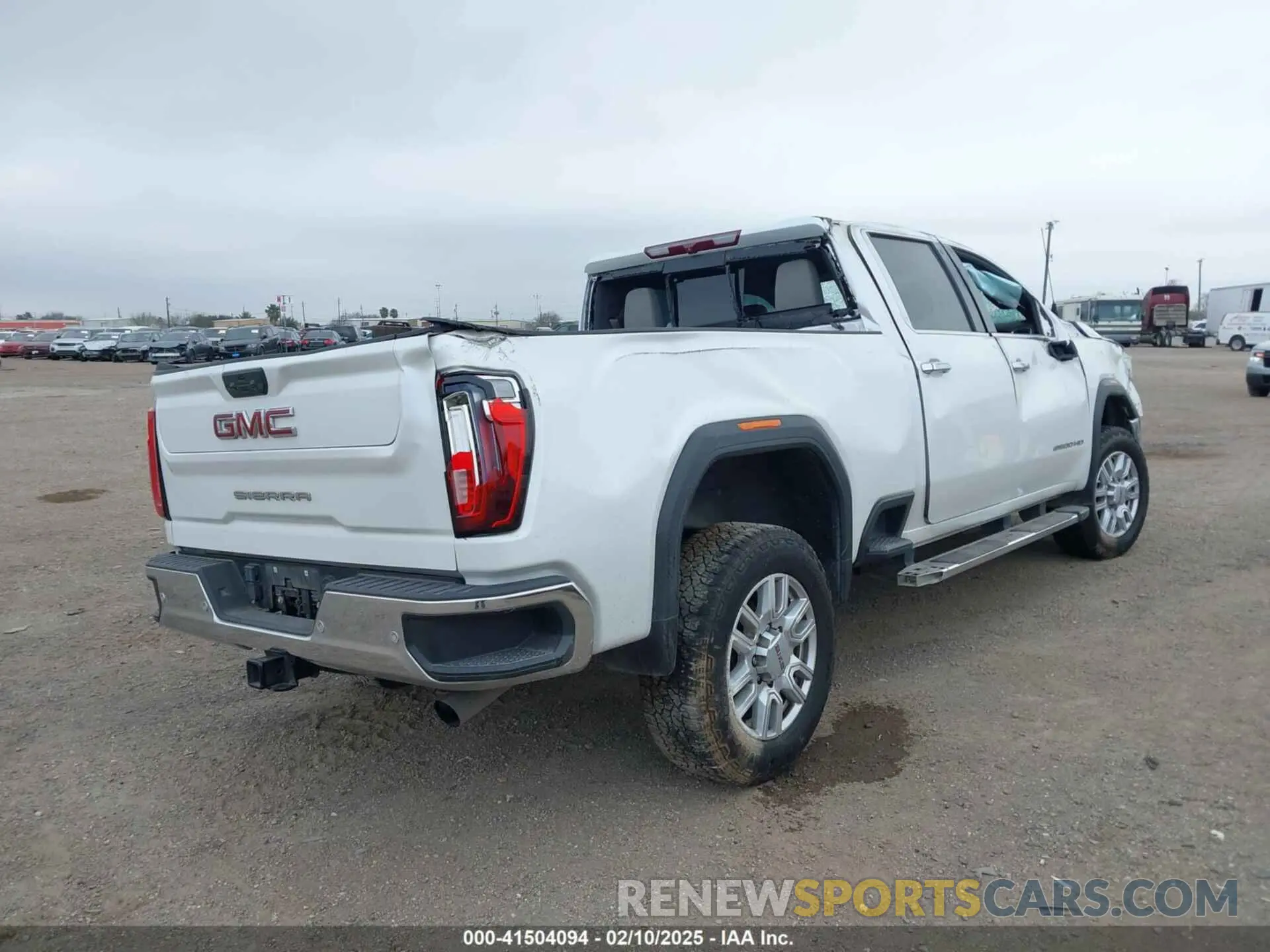 4 Photograph of a damaged car 1GT49NE76NF351977 GMC SIERRA 2500HD 2022