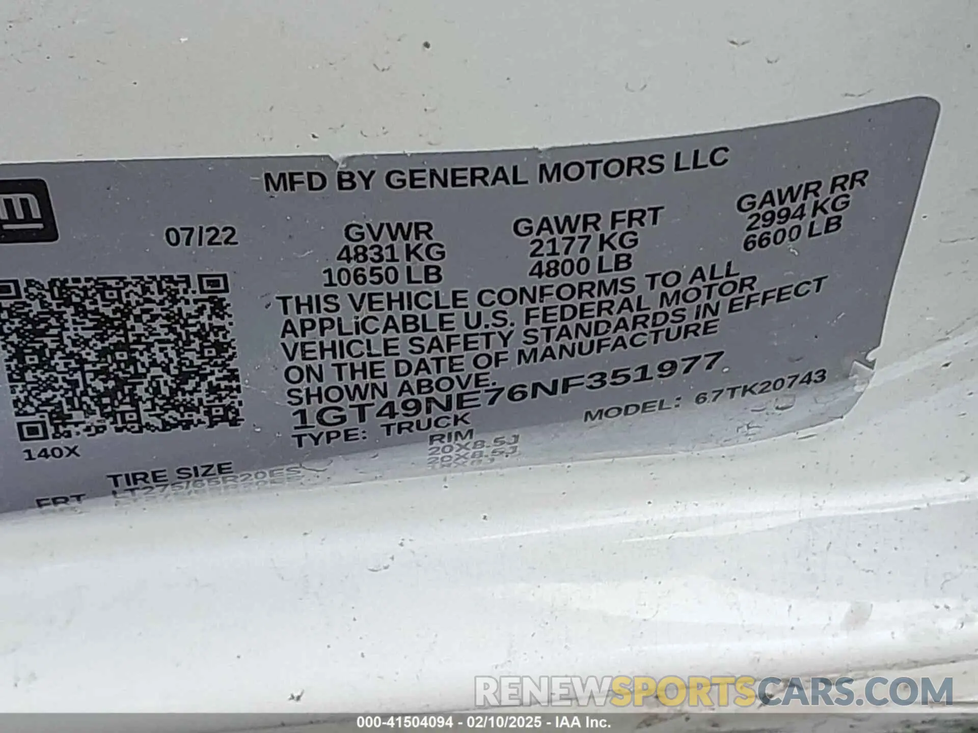 9 Photograph of a damaged car 1GT49NE76NF351977 GMC SIERRA 2500HD 2022
