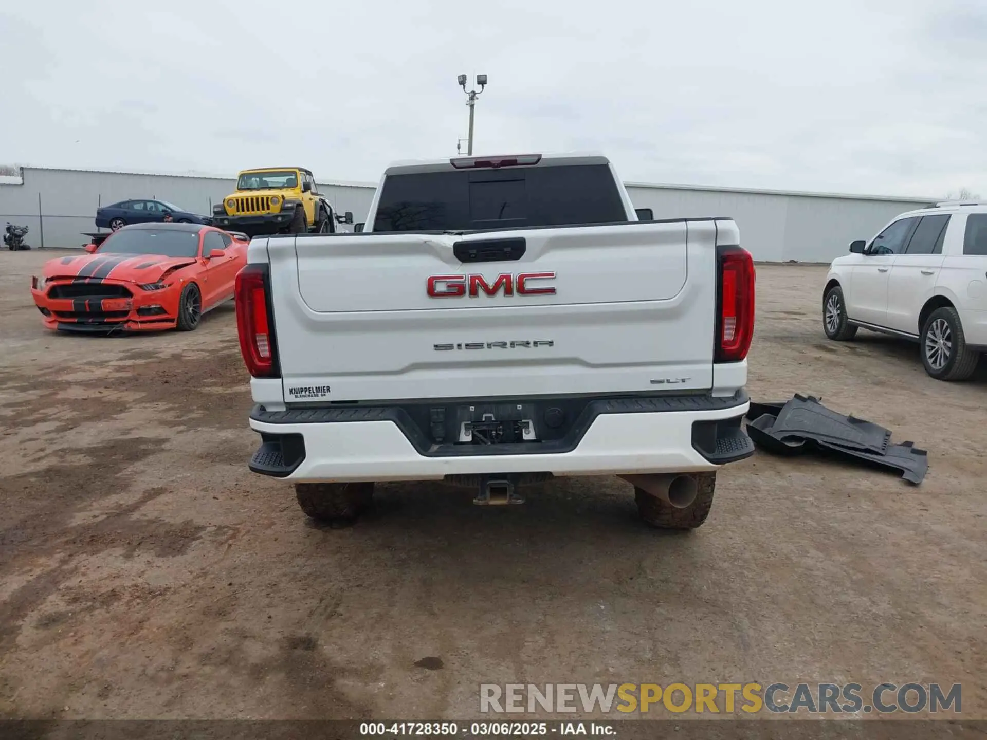 15 Photograph of a damaged car 1GT49NEY2NF129767 GMC SIERRA 2500HD 2022