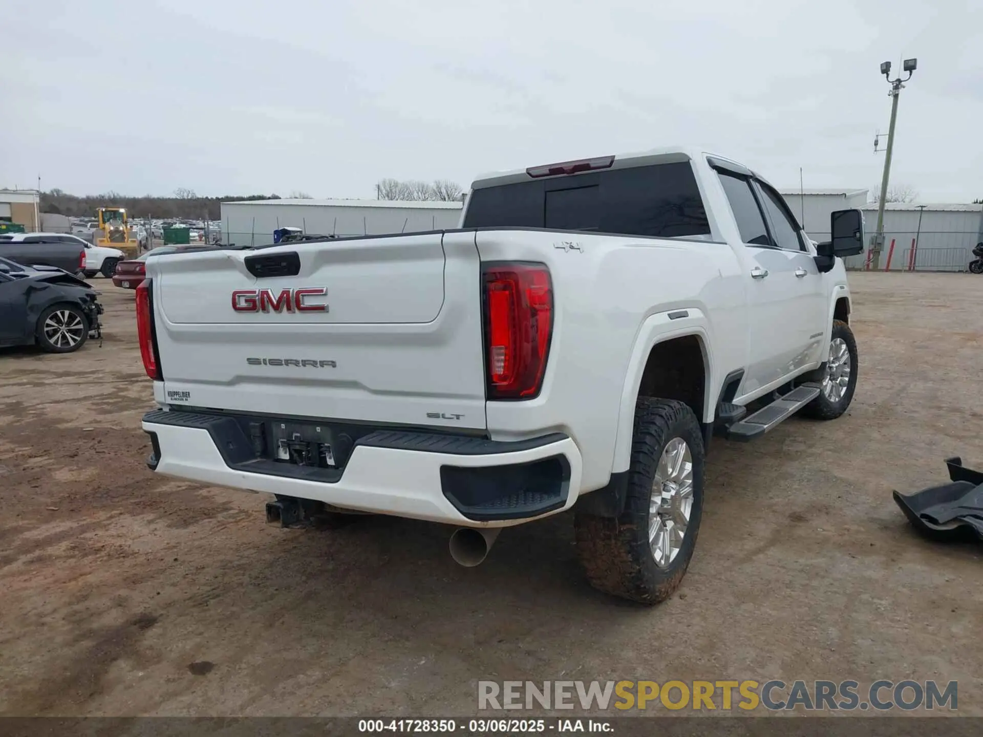 4 Photograph of a damaged car 1GT49NEY2NF129767 GMC SIERRA 2500HD 2022