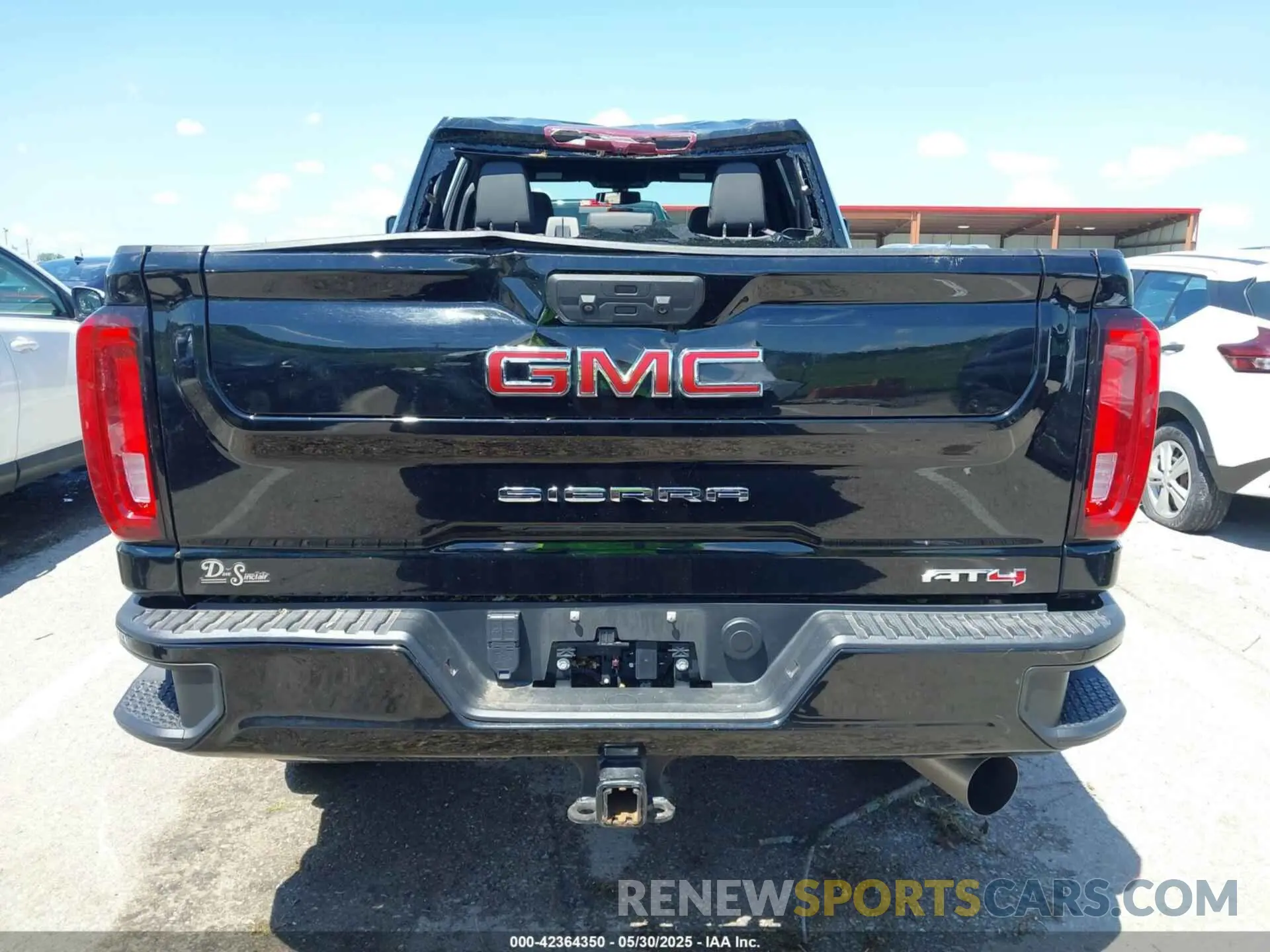 15 Photograph of a damaged car 1GT49PEY1NF114494 GMC SIERRA 2500HD 2022