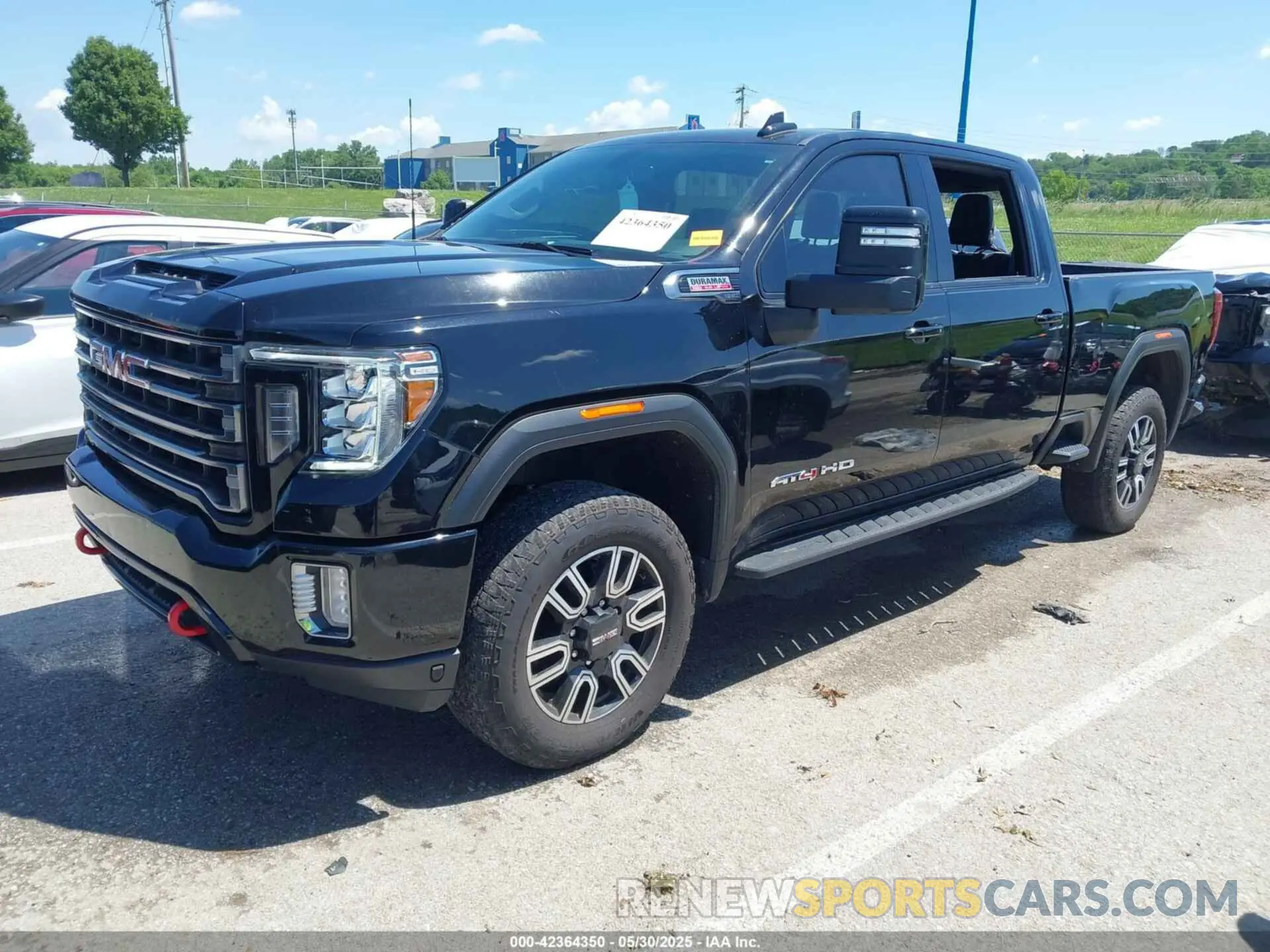 2 Photograph of a damaged car 1GT49PEY1NF114494 GMC SIERRA 2500HD 2022