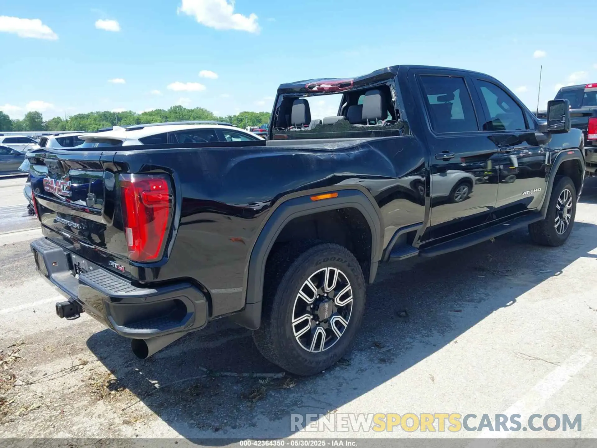 4 Photograph of a damaged car 1GT49PEY1NF114494 GMC SIERRA 2500HD 2022