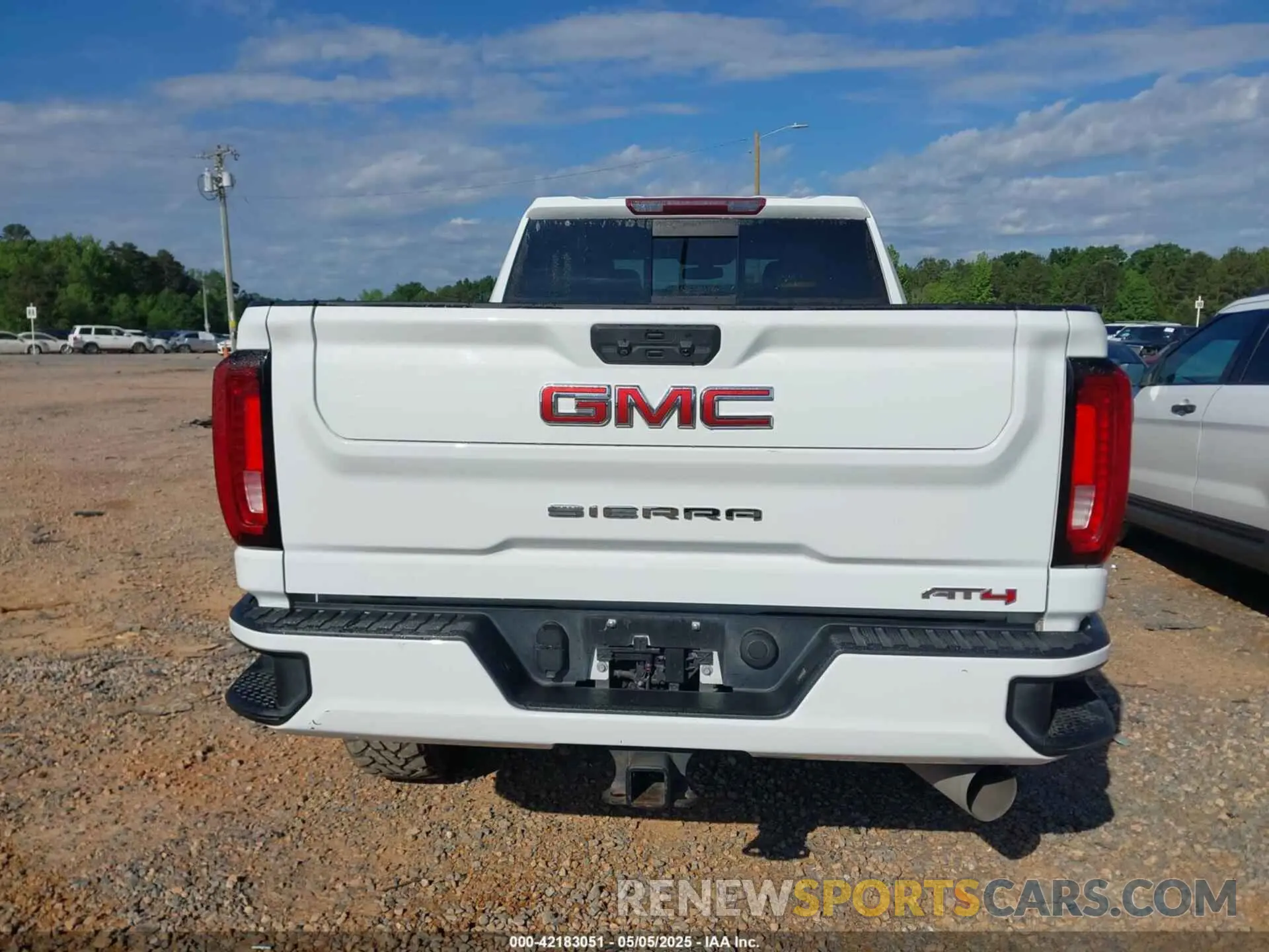 15 Photograph of a damaged car 1GT49PEY3NF134617 GMC SIERRA 2500HD 2022