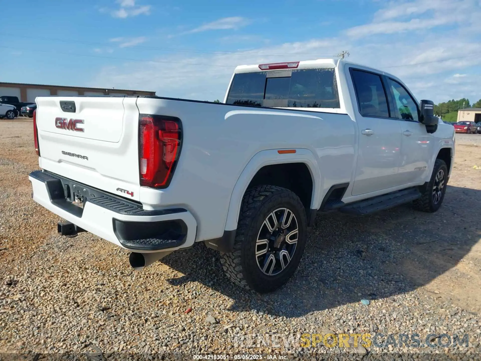4 Photograph of a damaged car 1GT49PEY3NF134617 GMC SIERRA 2500HD 2022