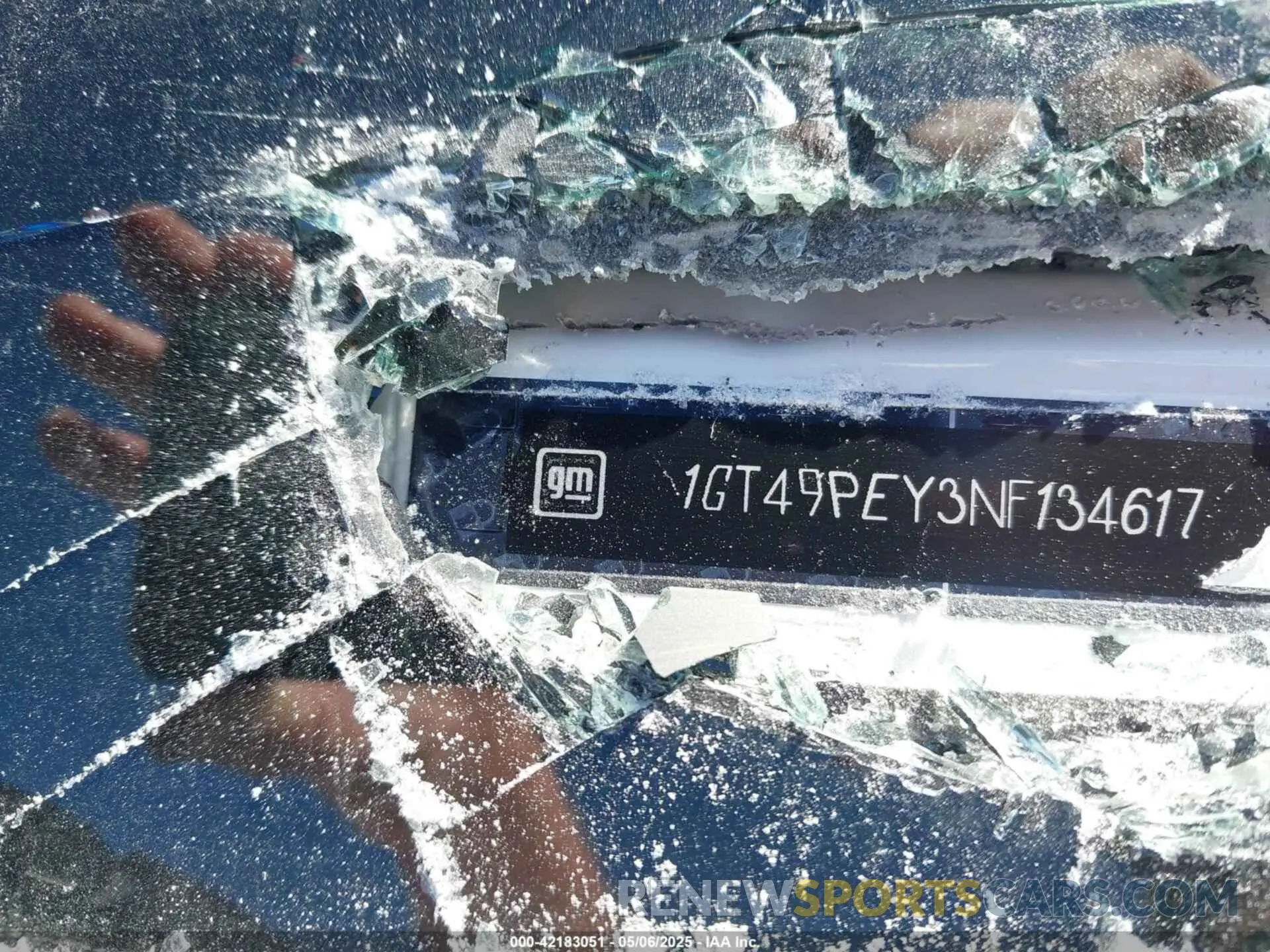 8 Photograph of a damaged car 1GT49PEY3NF134617 GMC SIERRA 2500HD 2022