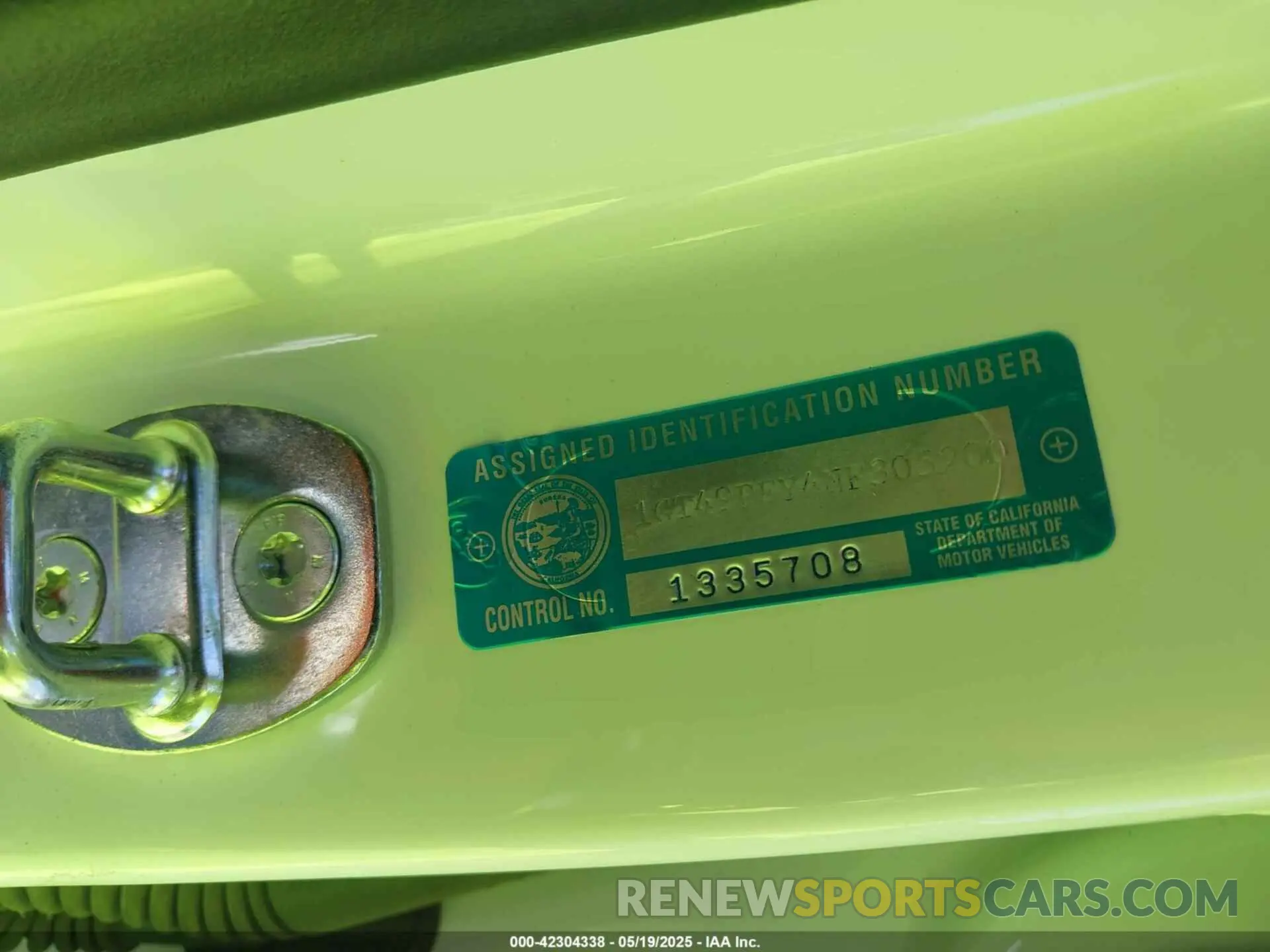 8 Photograph of a damaged car 1GT49PEY4NF305200 GMC SIERRA 2500HD 2022